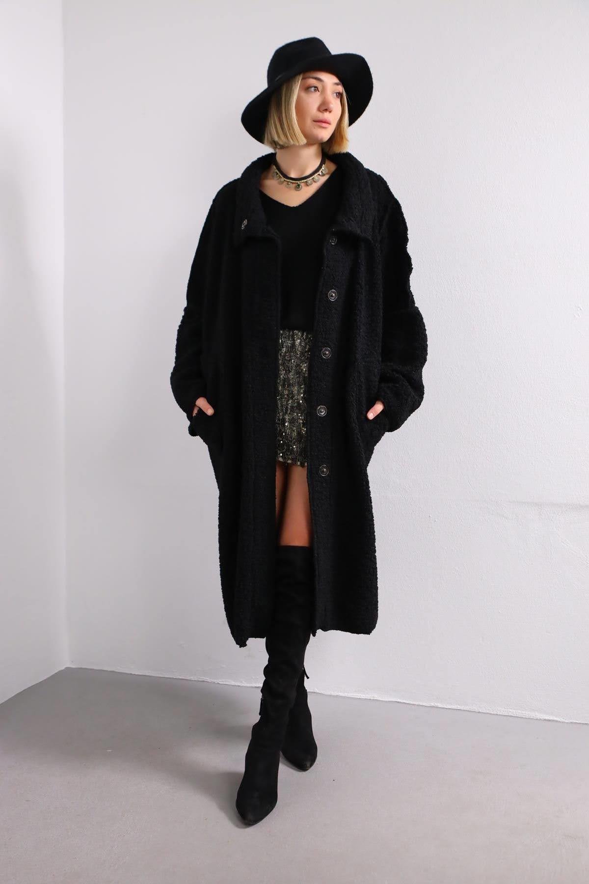 Siyah Dikiş Detaylı Oversize Kaban - Şaman Butik Siyah Dikiş Detaylı Oversize Kaban