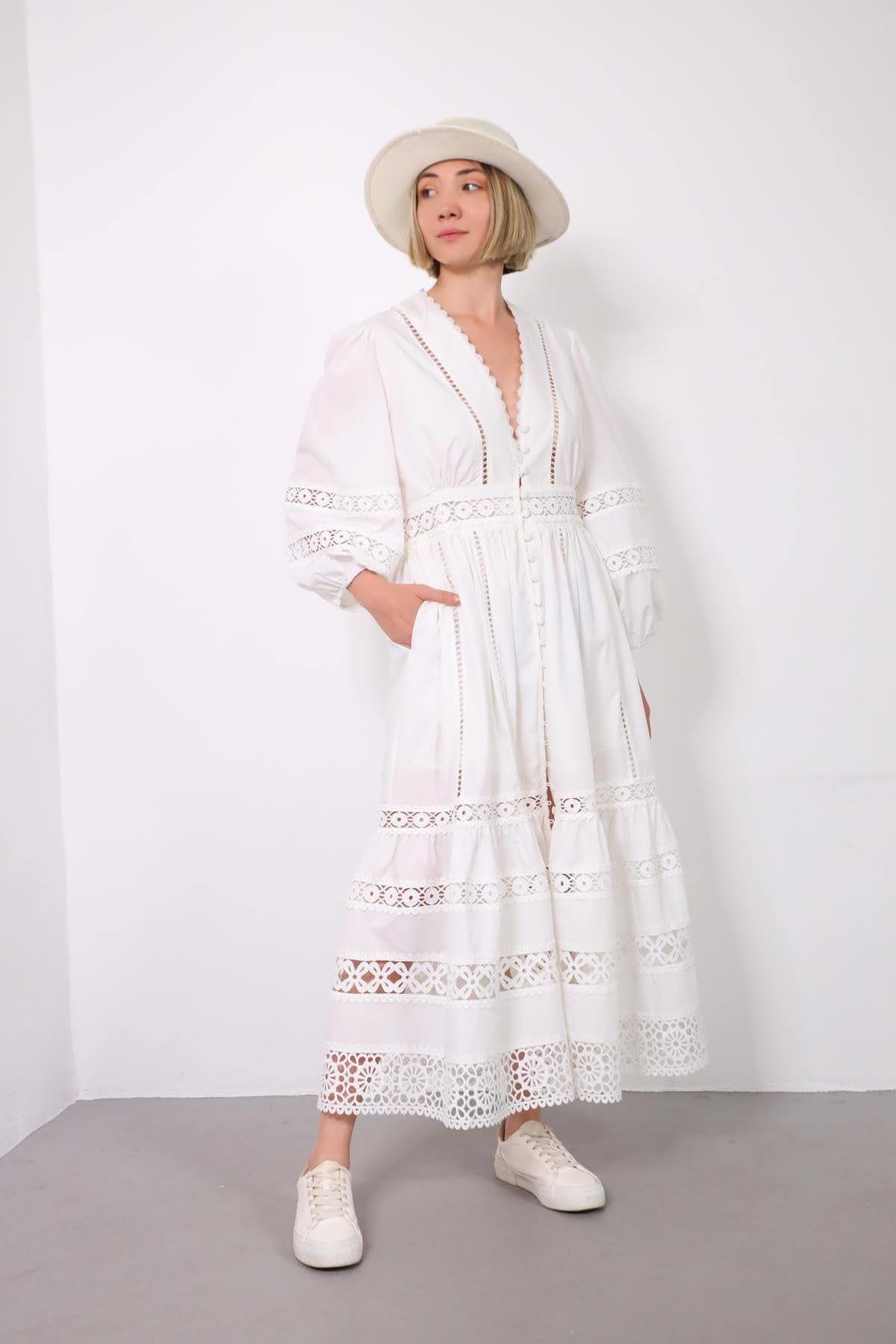 Beyaz Önü Düğmeli Güpürlü Uzun Şık Elbise - Şaman Butik Beyaz Önü Düğmeli Güpürlü Uzun Şık Elbise