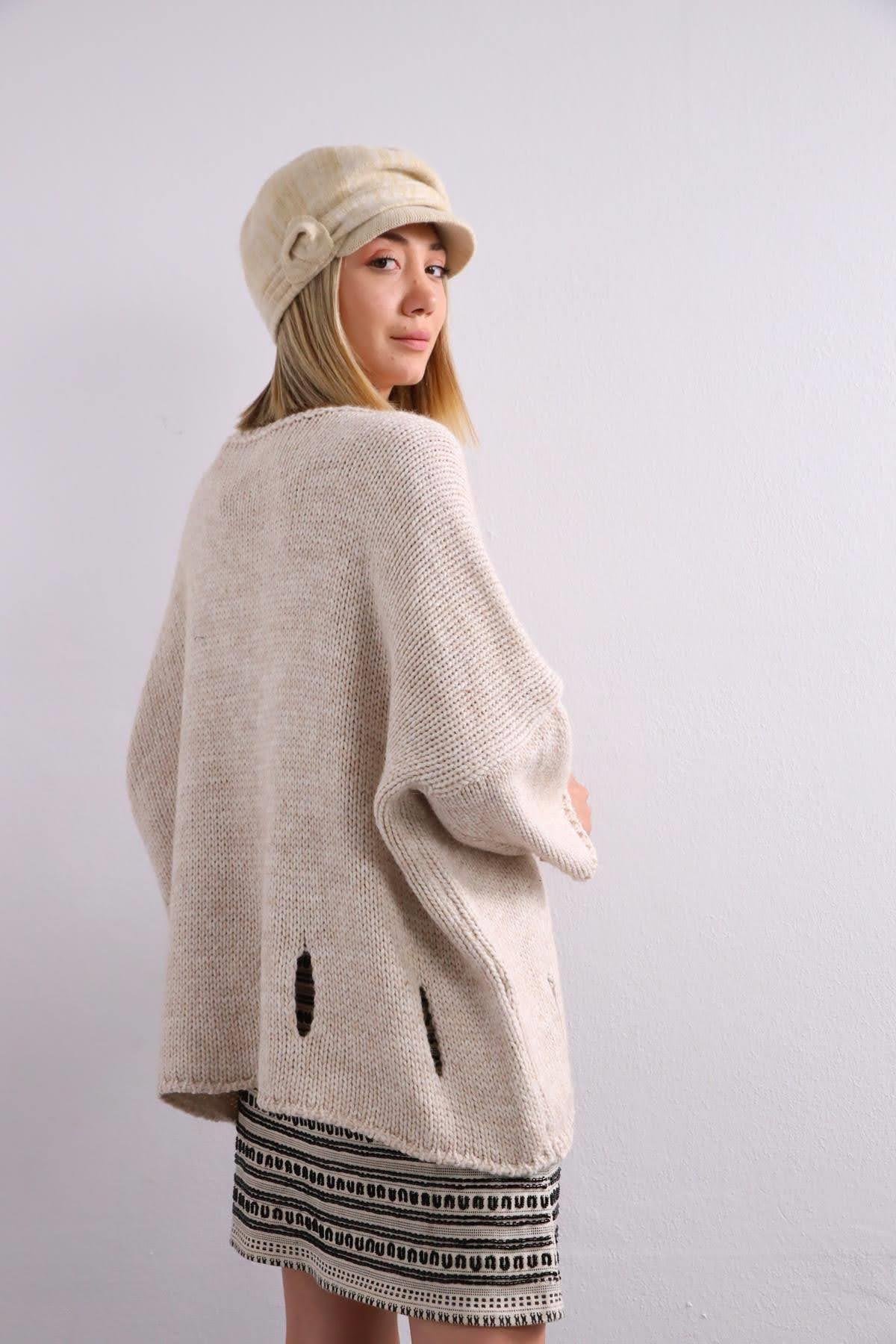 Krem Rengi Lazer Kesim Detaylı V Yaka Kazak - Şaman Butik Krem Rengi Lazer Kesim Detaylı V Yaka Kazak