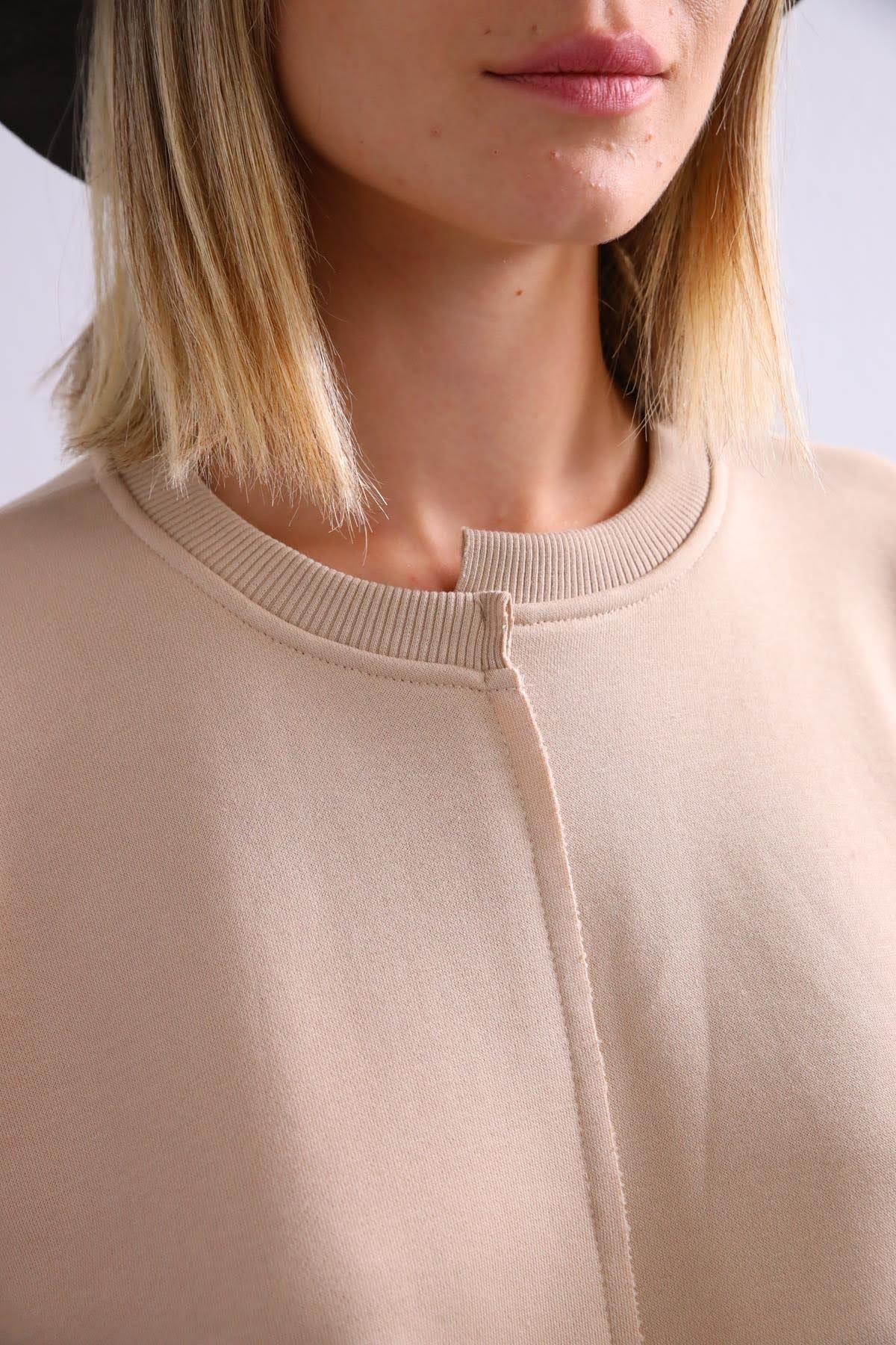  Krem Rengi Önü Dikişli Sweat