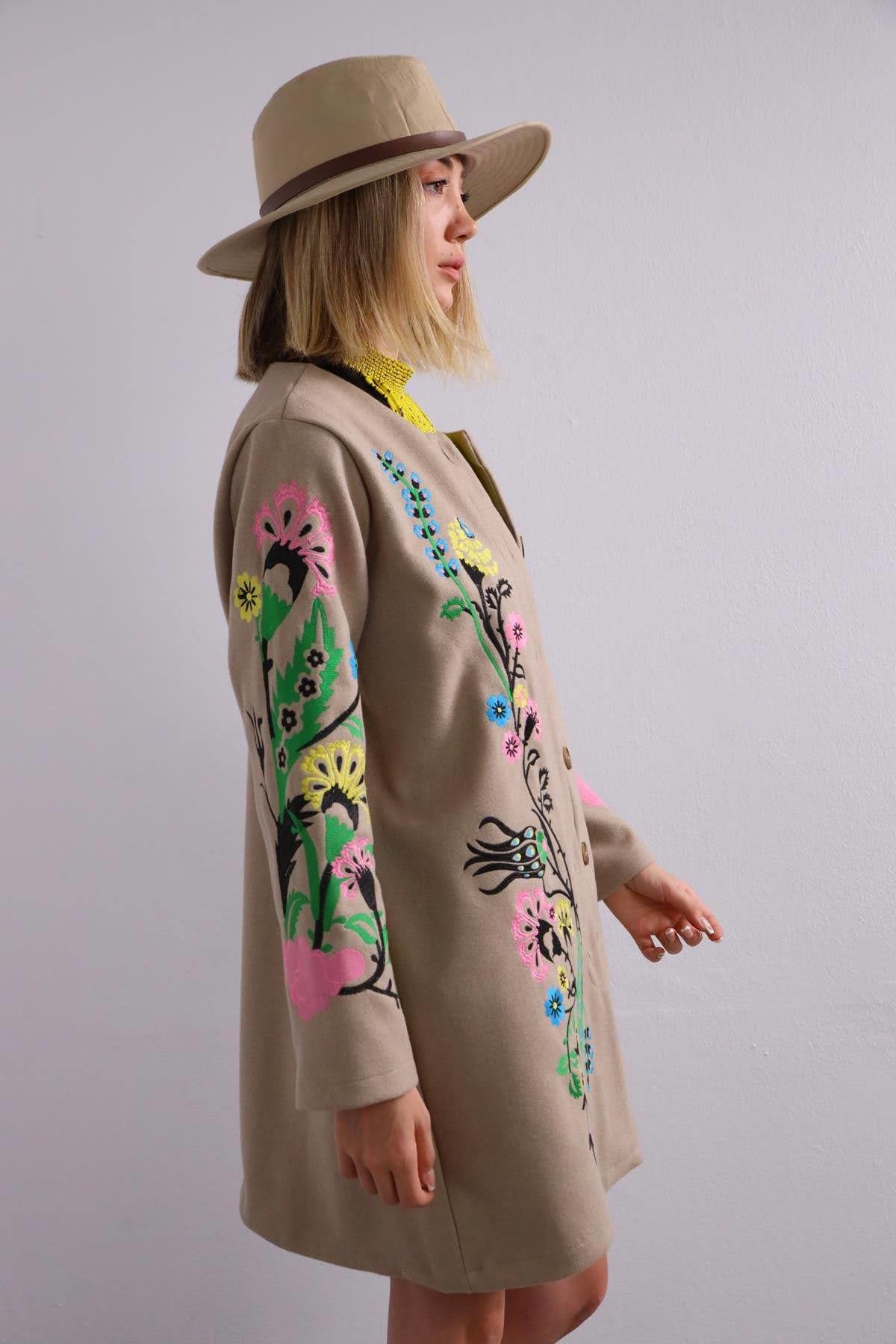 Vizon Rengi Çiçek İşlemeli Kaşe Ceket - Şaman Butik Vizon Rengi Çiçek İşlemeli Kaşe Ceket