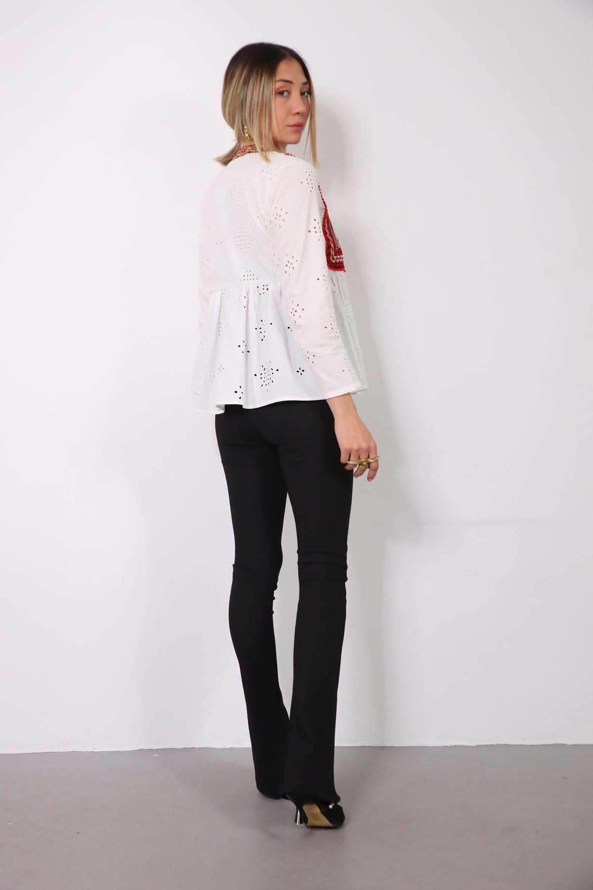  Beyaz Yakası Püsküllü Otantik İşlemeli Fisto Ceket