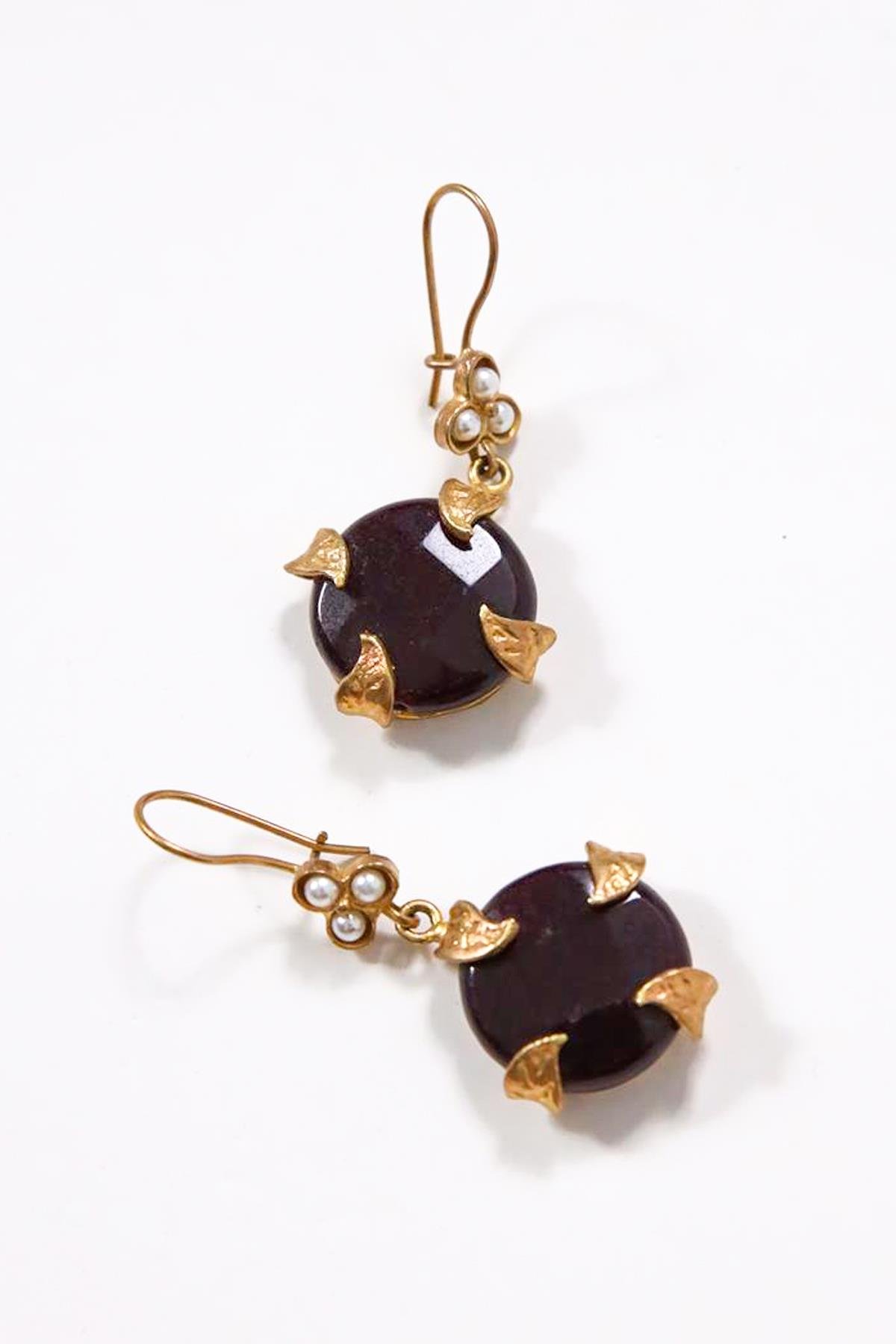  Oniks Taşlı İnci Detaylı Sallantılı Küpe