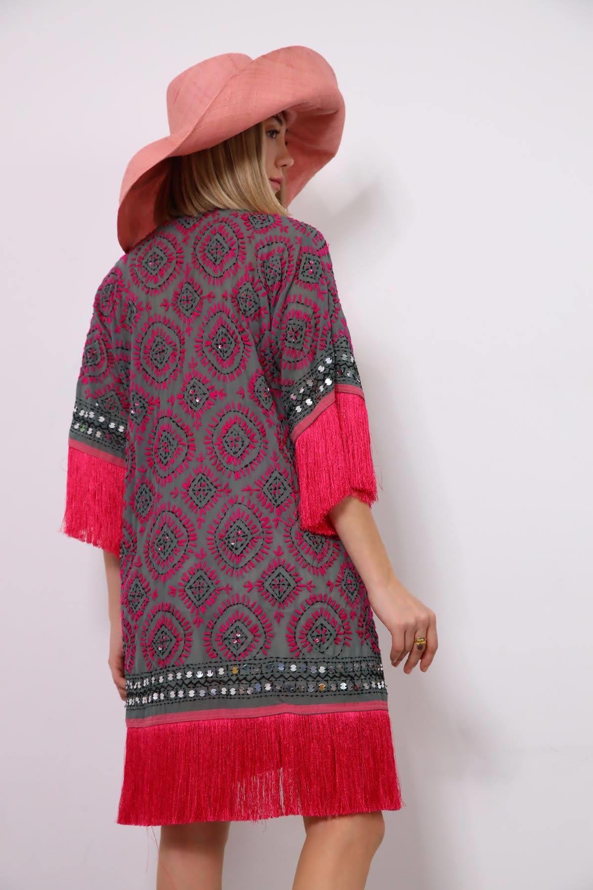 Gri İşlemeli Püsküllü Kaftan - Şaman Butik Gri İşlemeli Püsküllü Kaftan