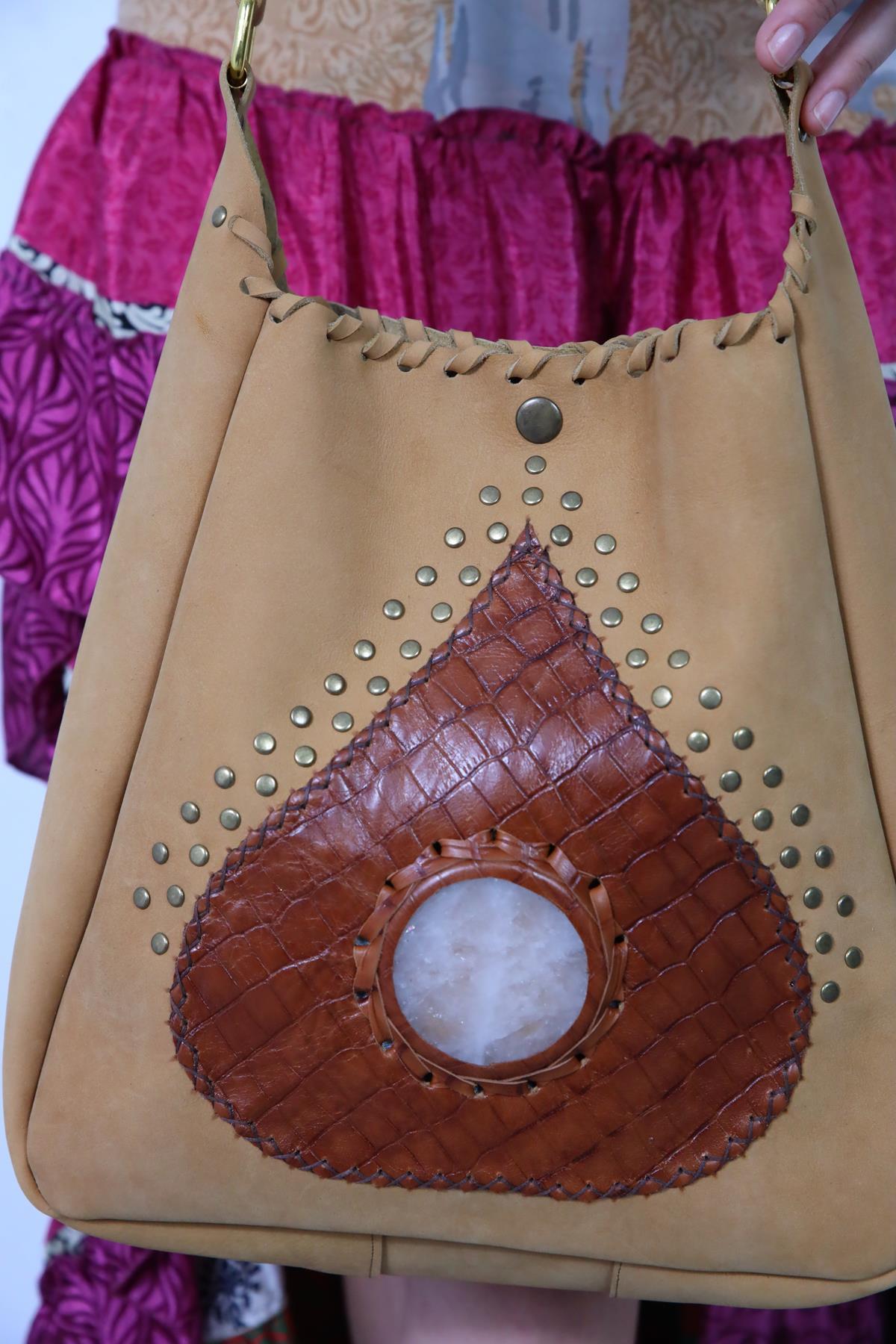  Hardal Rengi Zımba ve Doğal Taş Detaylı Nubuk Çanta