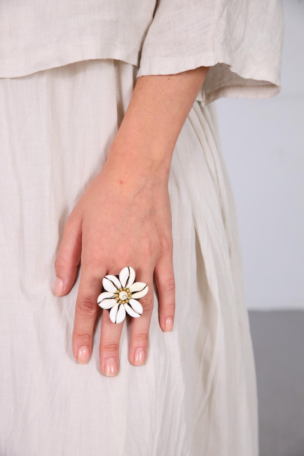 Deniz Kabuklu Çiçek Tasarım Yüzük