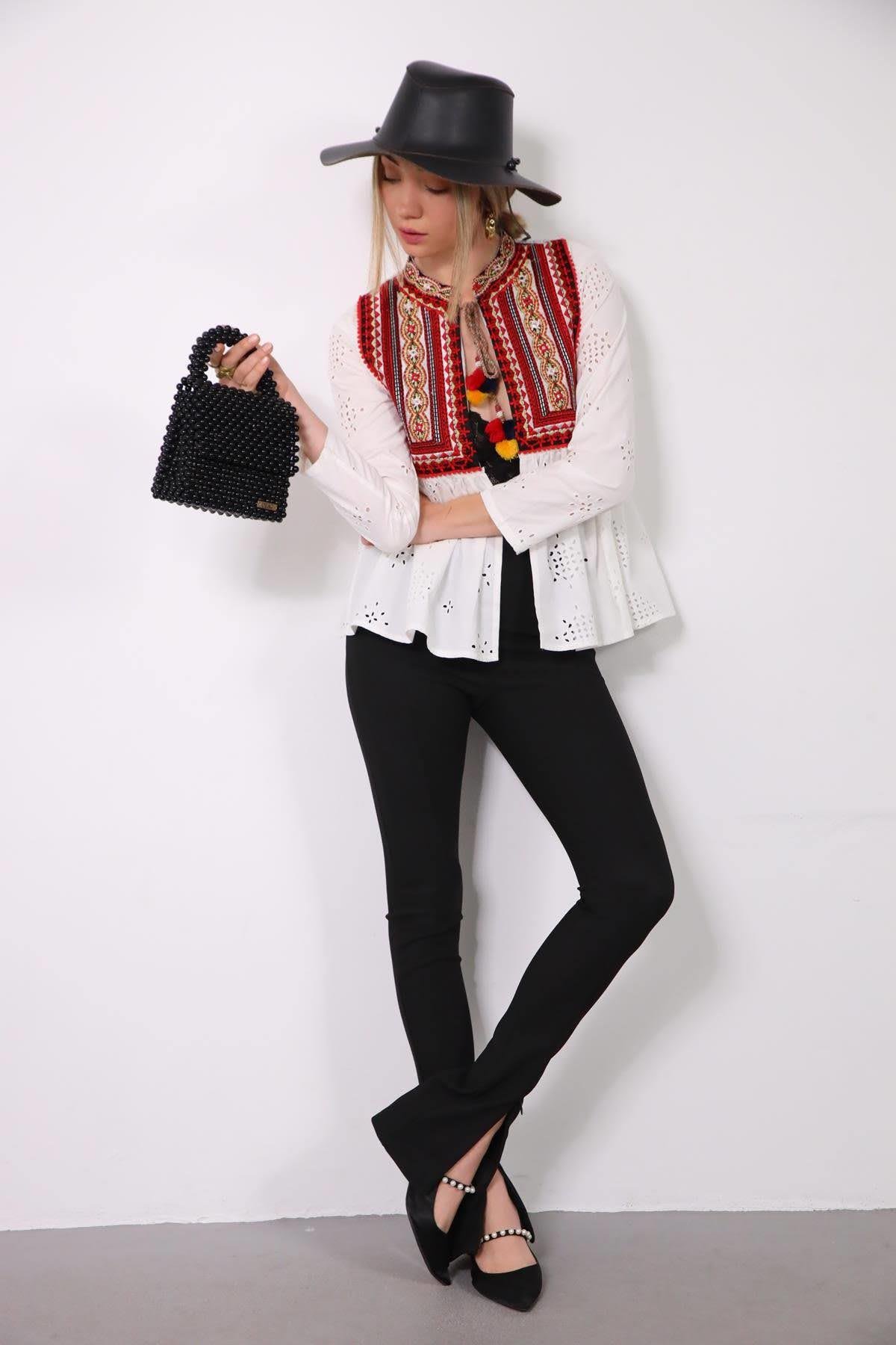  Beyaz Yakası Püsküllü Otantik İşlemeli Fisto Ceket