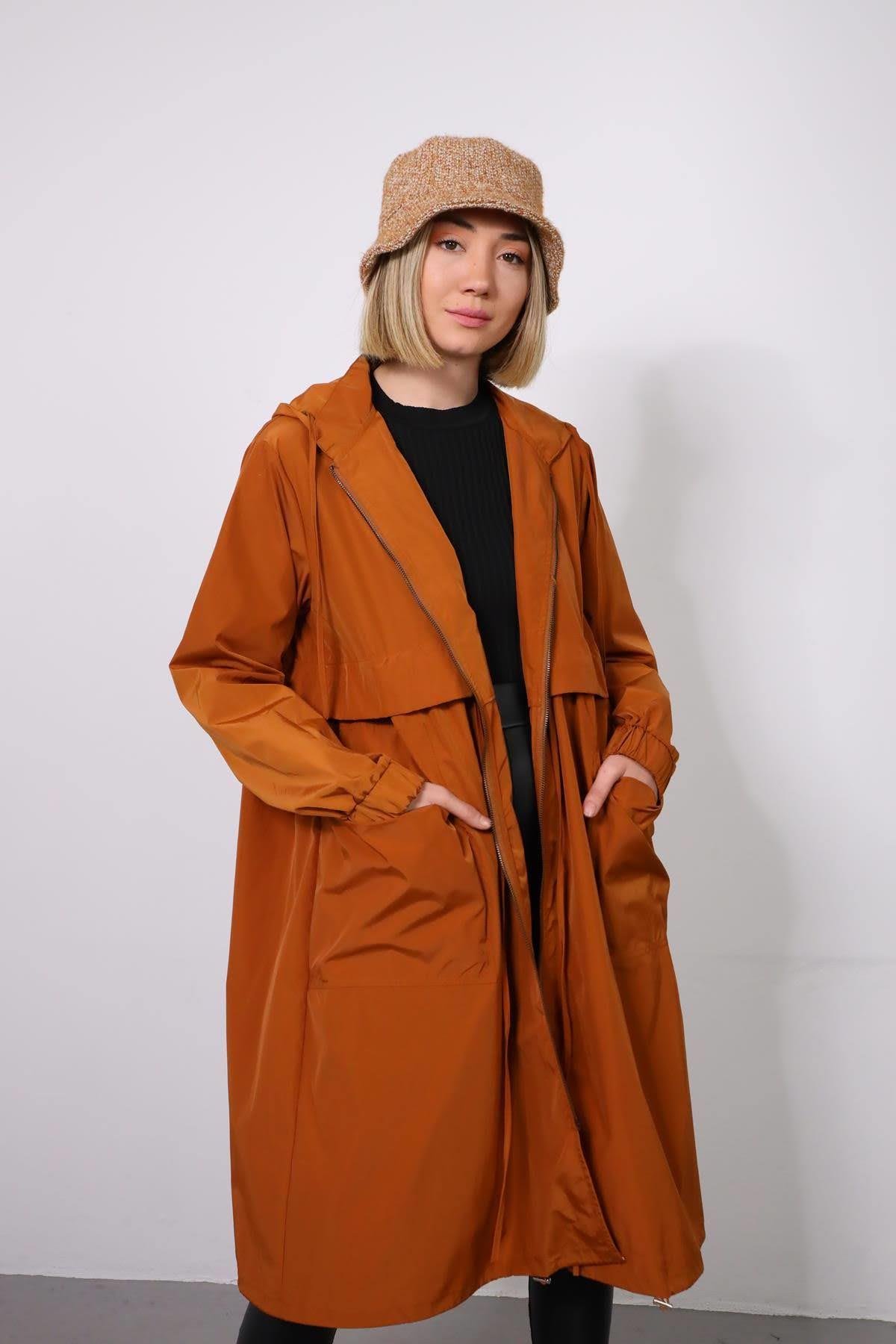  Taba Rengi Kapüşonlu Uzun Trençkot