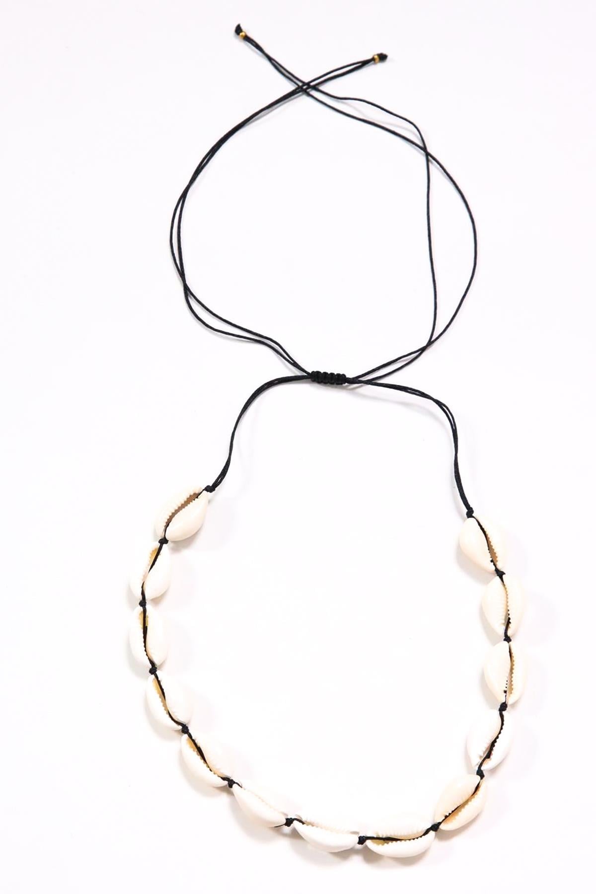  Siyah İp Detaylı Deniz Kabuğu Kolye