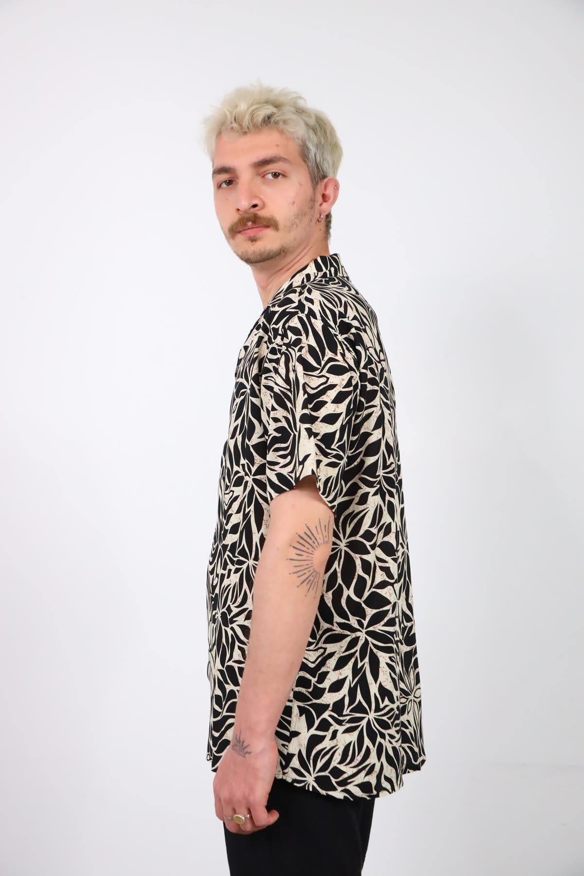  Siyah Desenli Kısa Kollu Erkek Gömlek