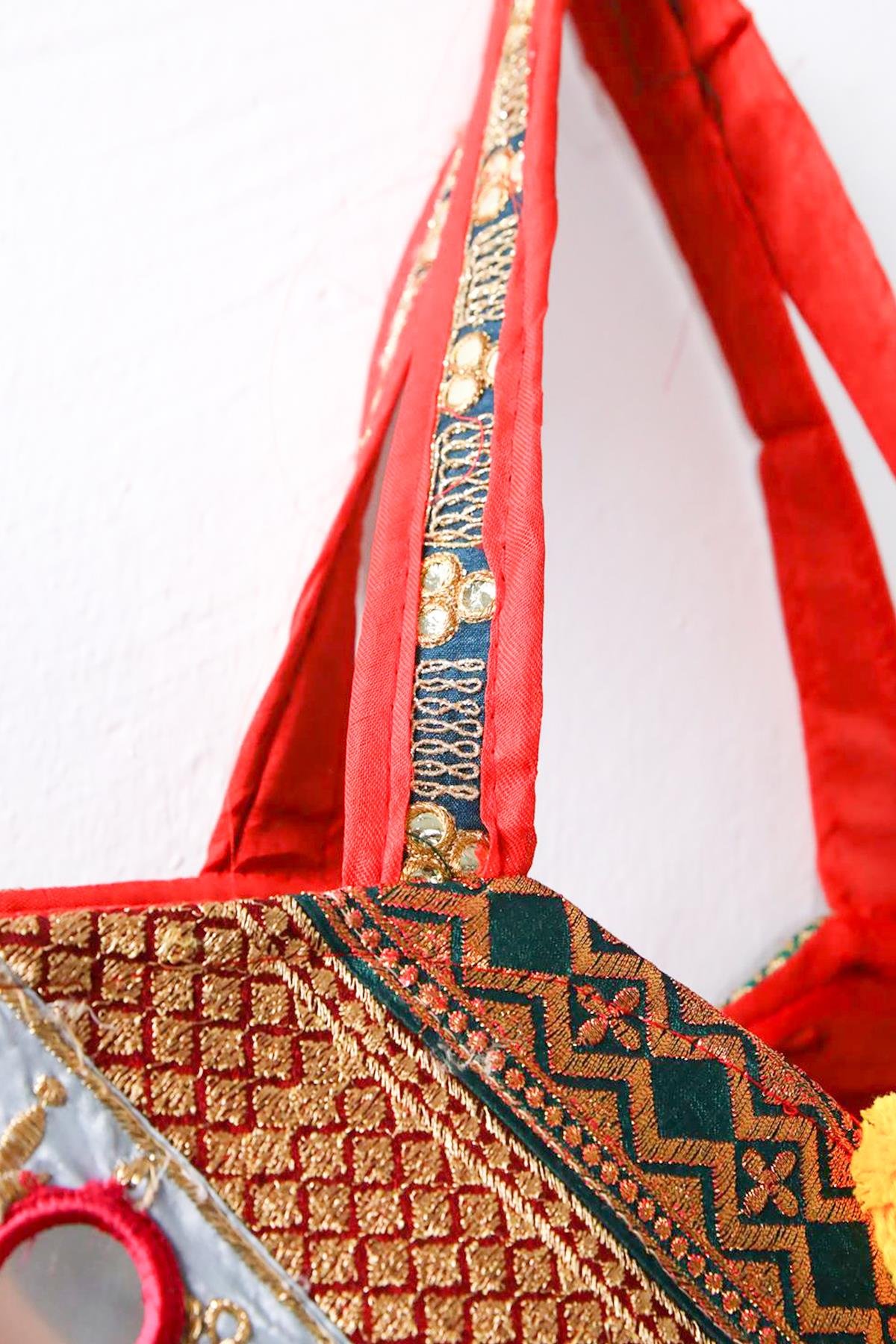 Kırmızı İşlemeli Aynalı Patchwork Çanta - Şaman Butik Kırmızı İşlemeli Aynalı Patchwork Çanta