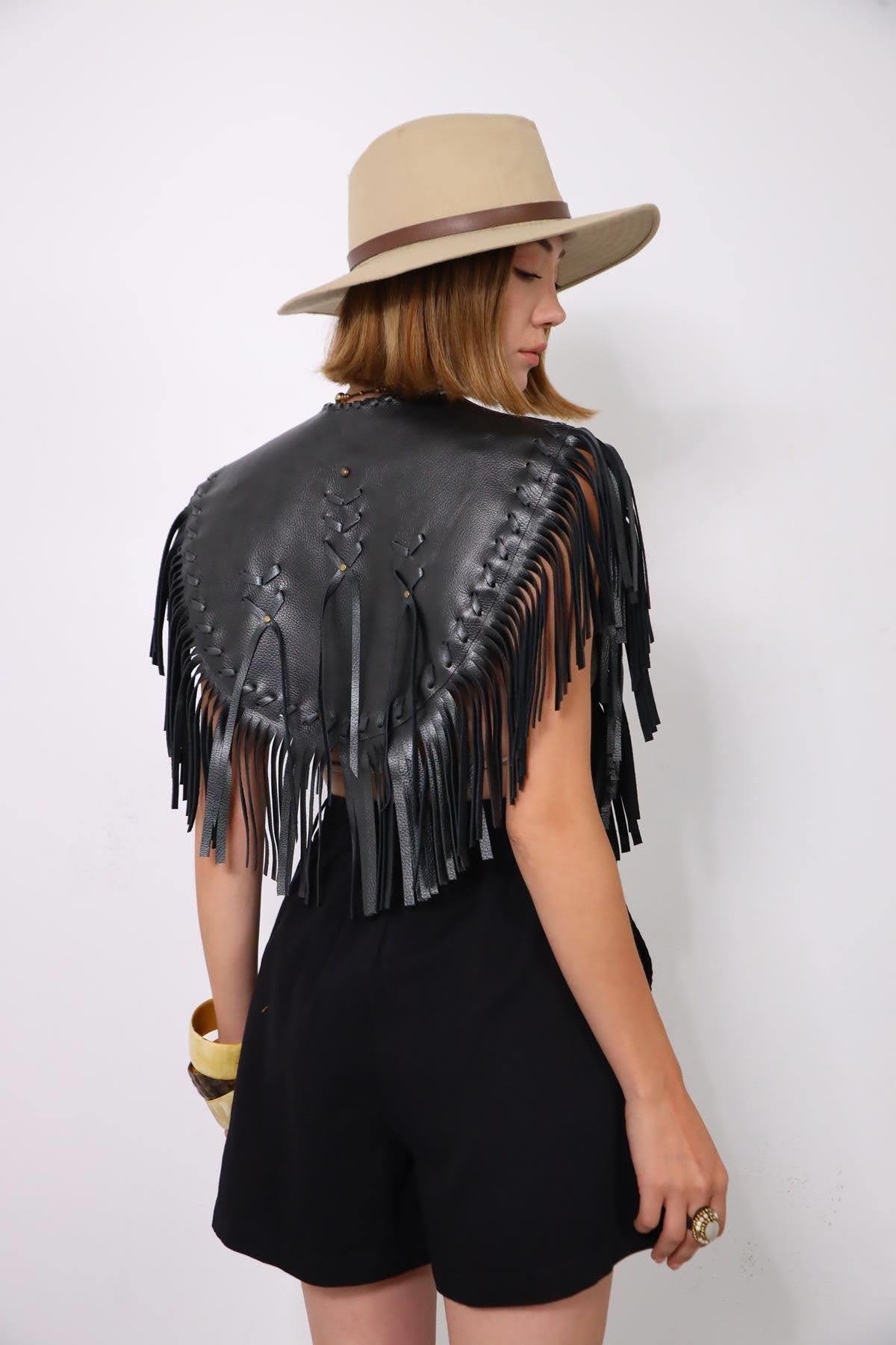  Siyah Pileli Gabardin Şort