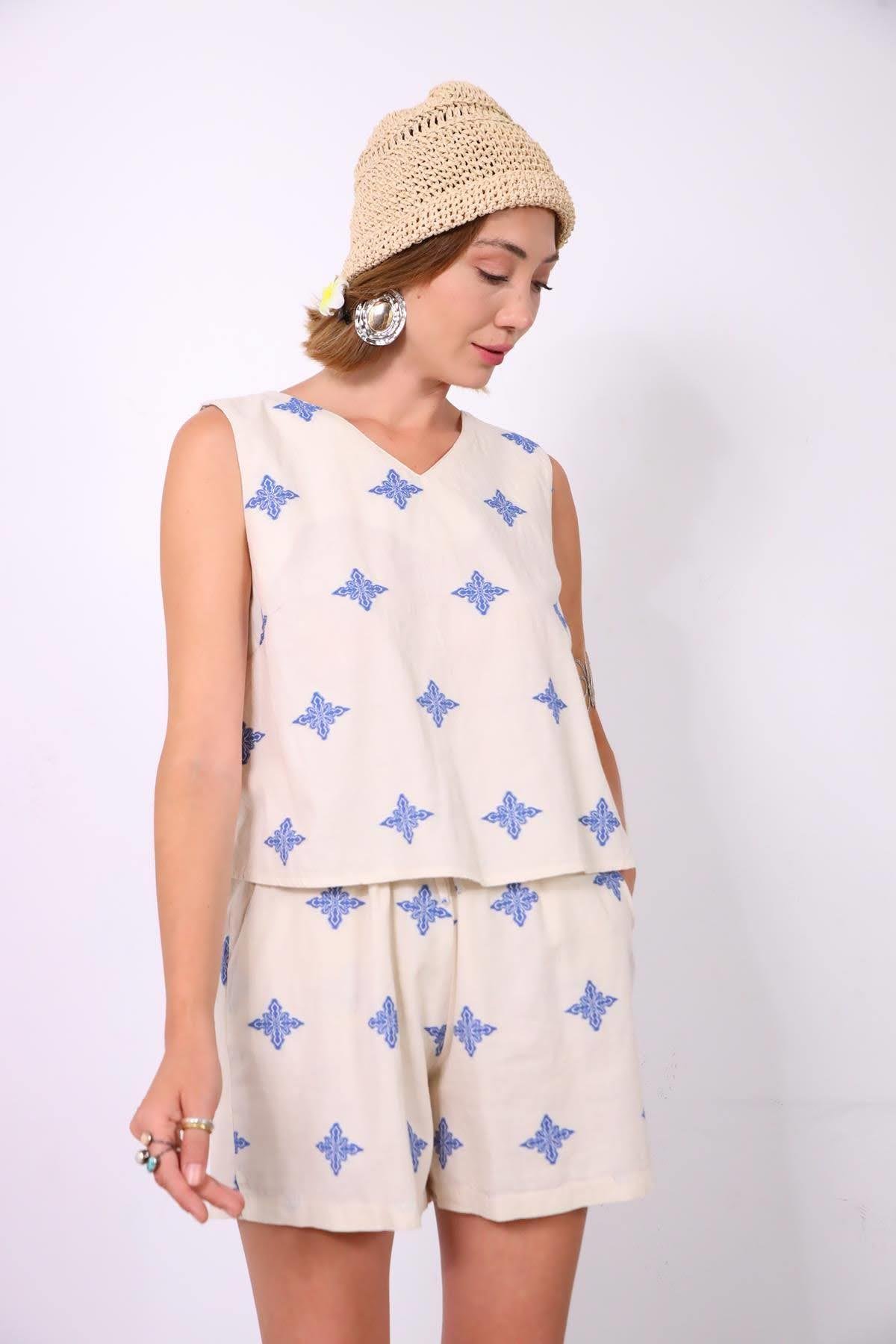  Krem Rengi İşlemeli Şortlu Takım