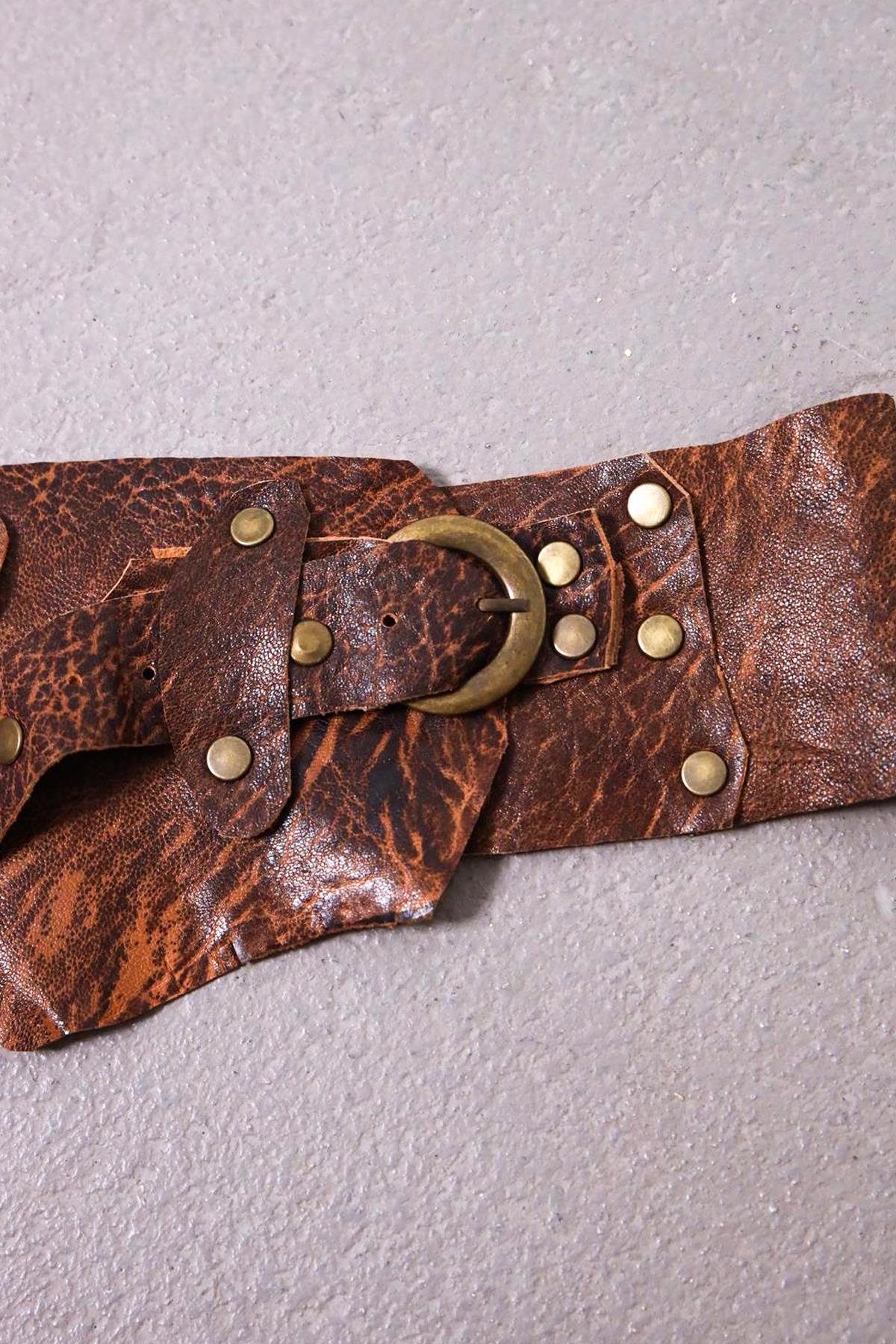  Renkli Zımbalı Parçalı Deri Kemer