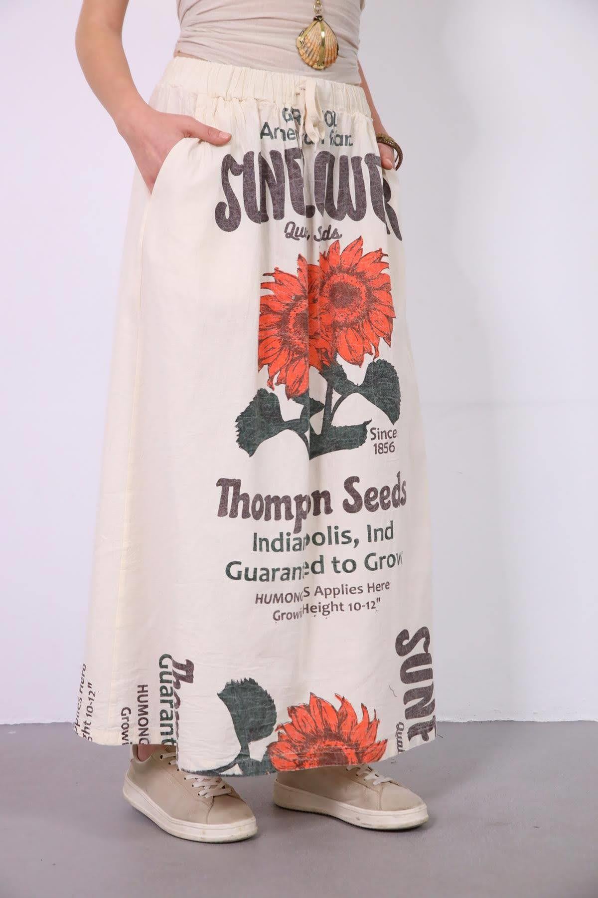 Ekru Yazı ve Çiçek Desenli Beli Lastikli Etek - Şaman Butik Ekru Yazı ve Çiçek Desenli Beli Lastikli Etek