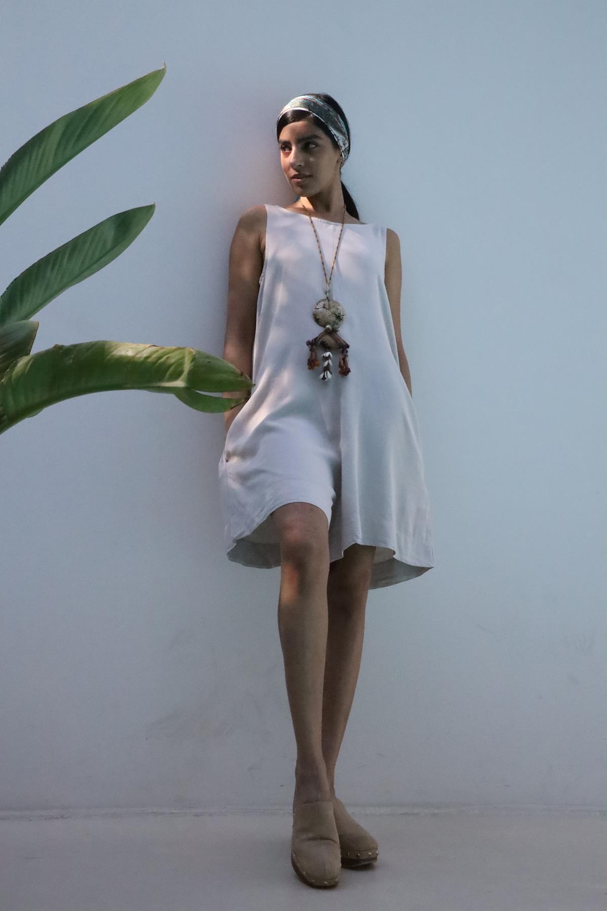 Taş Rengi Sırt Detaylı Kısa Salopet Tulum Taş Rengi Sırt Detaylı Kısa Salopet Tulum