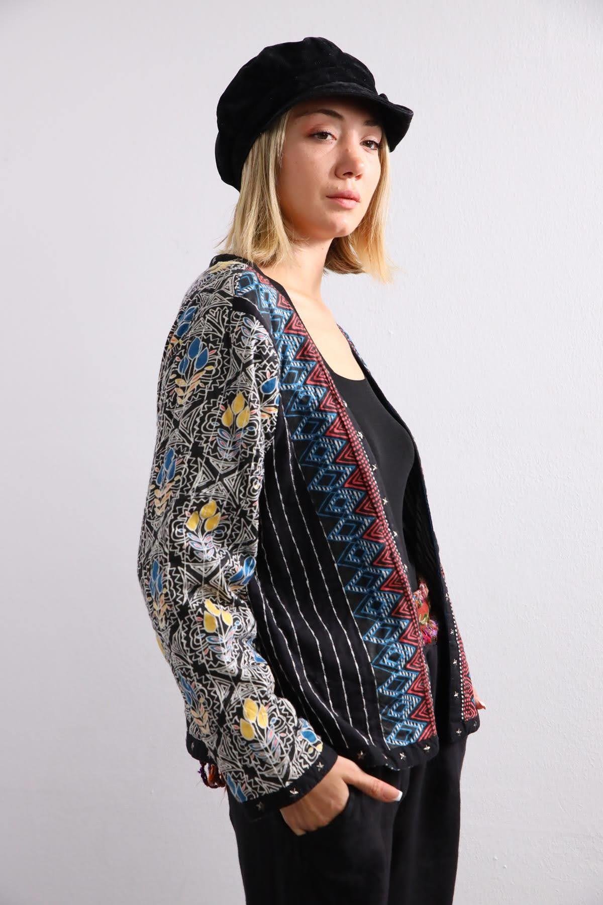 Siyah Desenli Yıldız Detaylı Bohem Ceket - Şaman Butik Siyah Desenli Yıldız Detaylı Bohem Ceket
