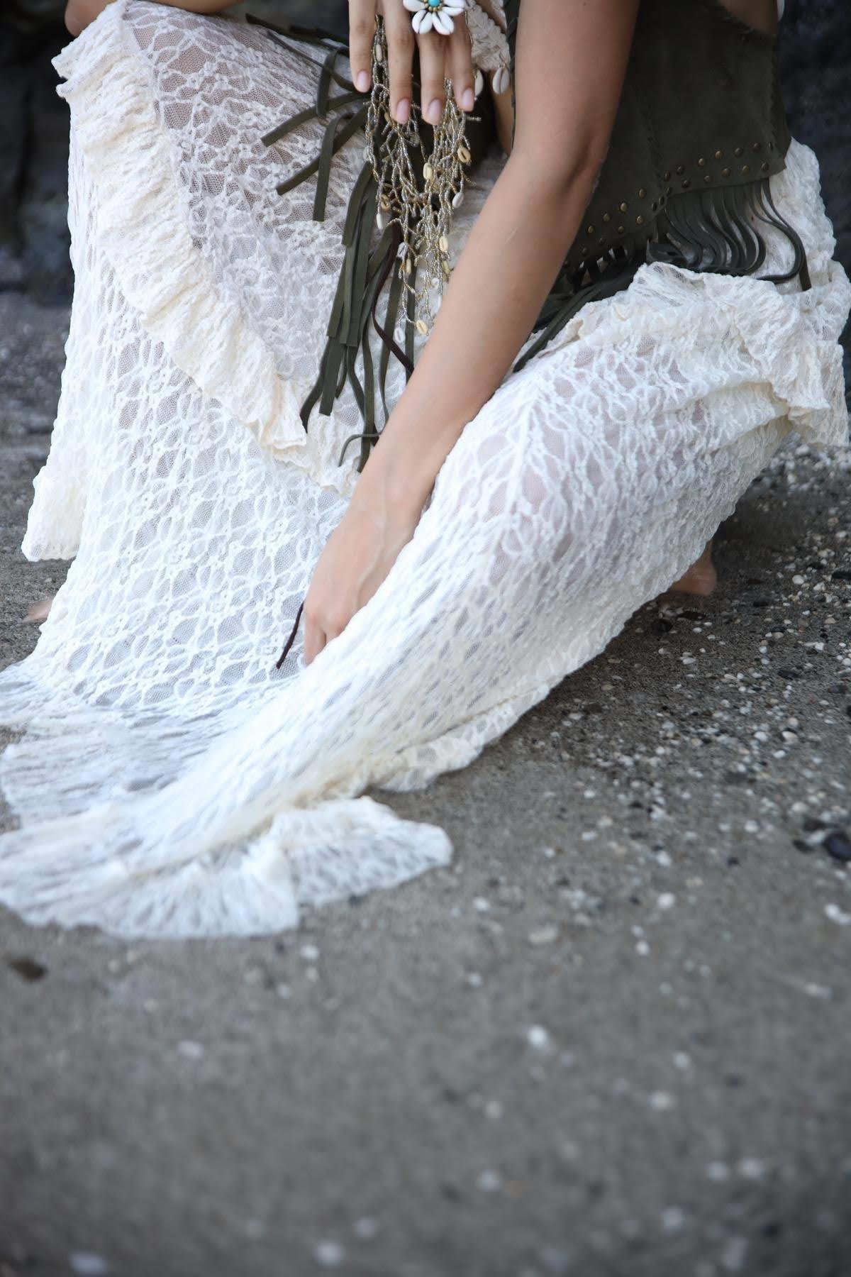 Ekru Asimetrik Kesim Volanlı Dantel Etek - Şaman Butik Ekru Asimetrik Kesim Volanlı Dantel Etek