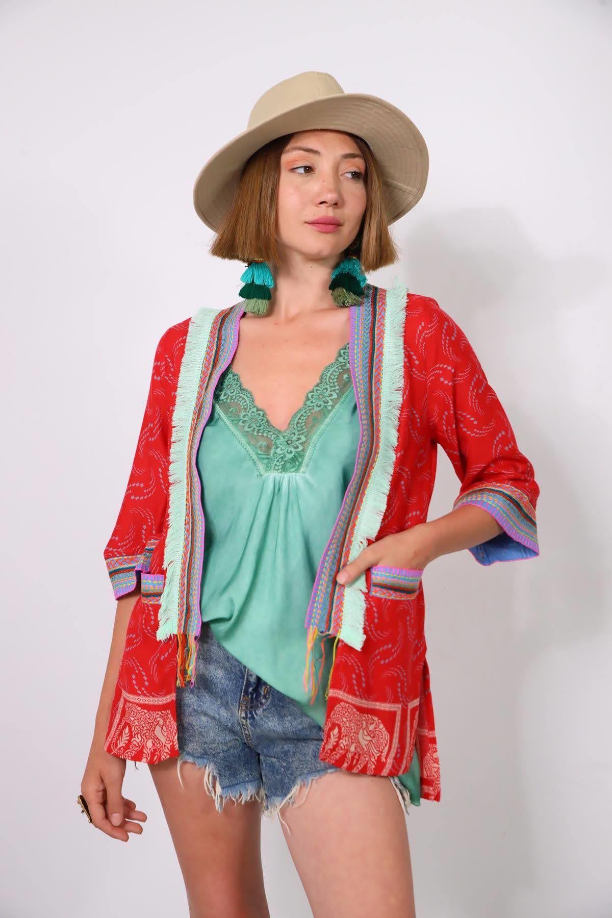 Kırmızı Yakası Püsküllü İşlemeli Otantik Kısa Kaftan - Şaman Butik Kırmızı Yakası Püsküllü İşlemeli Otantik Kısa Kaftan