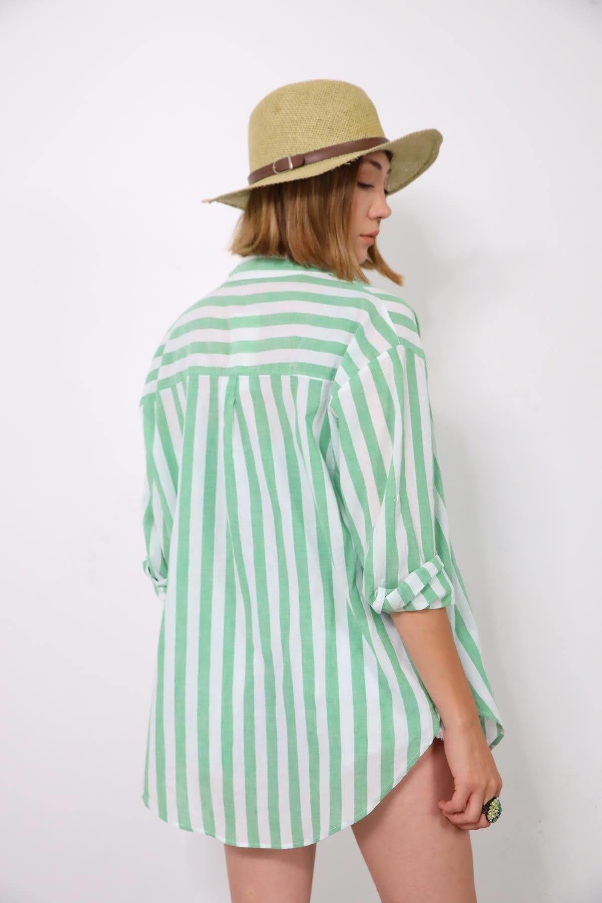  Yeşil Çizgili Yuvarlak Kesim Tek Cepli Gömlek
