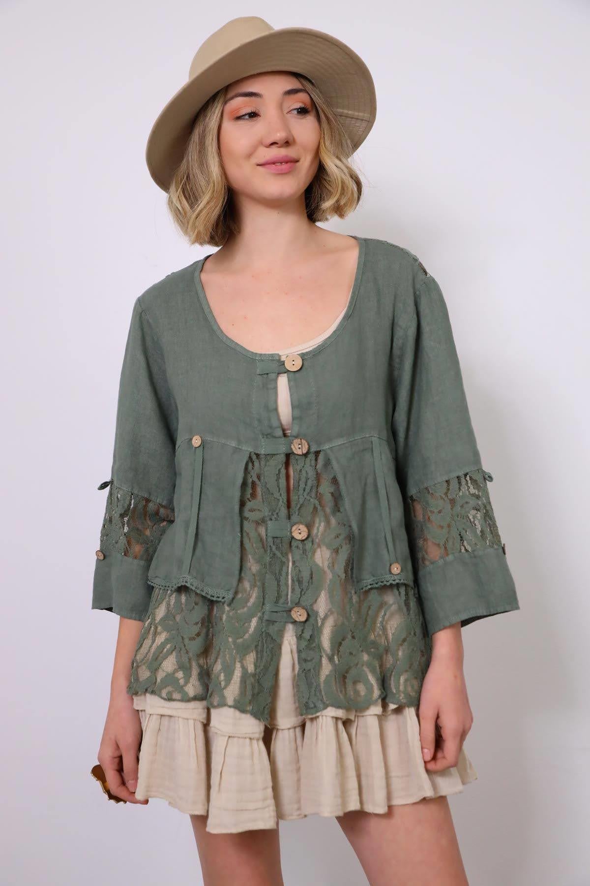 Haki Tahta Düğmeli Dantel Detaylı Keten Bluz - Şaman Butik Haki Tahta Düğmeli Dantel Detaylı Keten Bluz