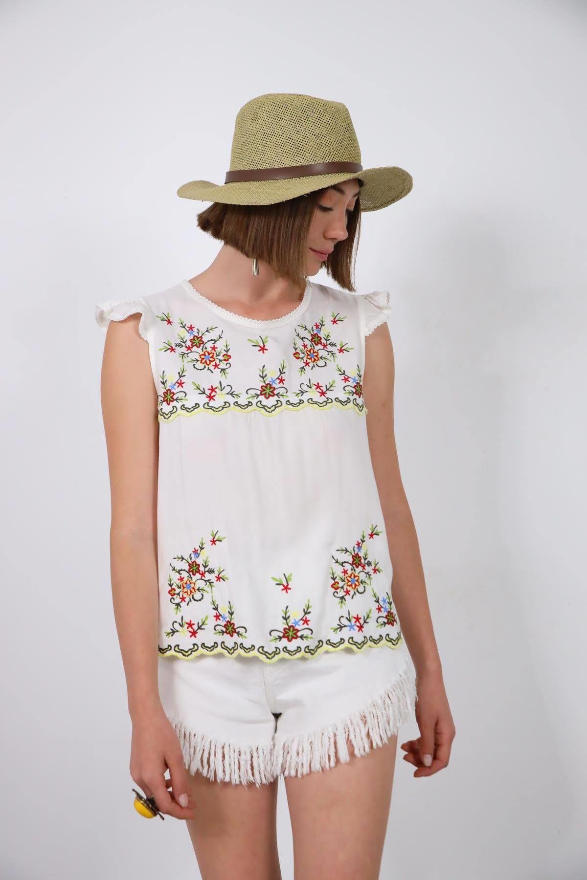 Saman Butik | Shop Online White Sleeveless Embroidered Blouse
