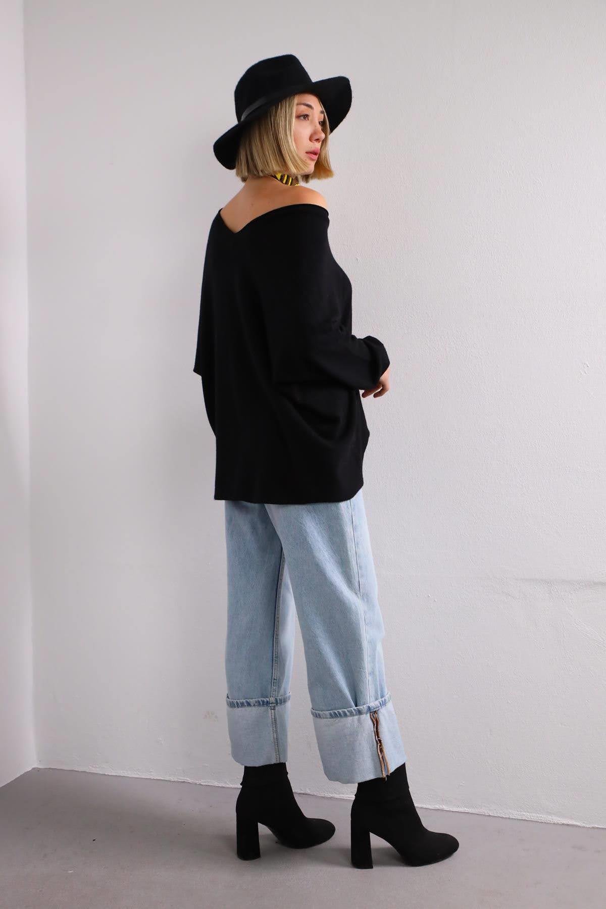 Siyah Yumuşak Doku Salaş Kazak - Şaman Butik Siyah Yumuşak Doku Salaş Kazak