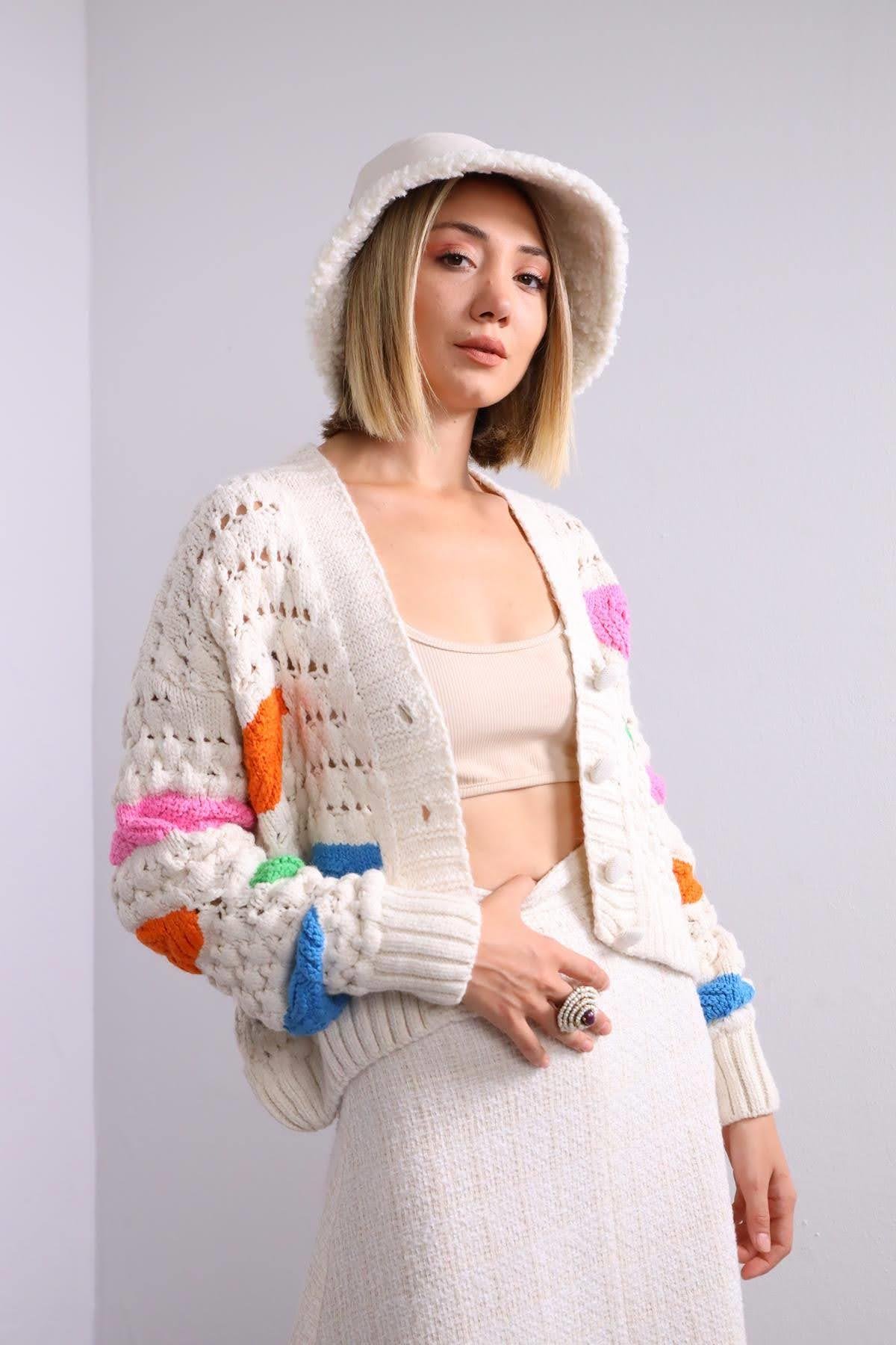  Bej Tüy Desenli Mini Hırka