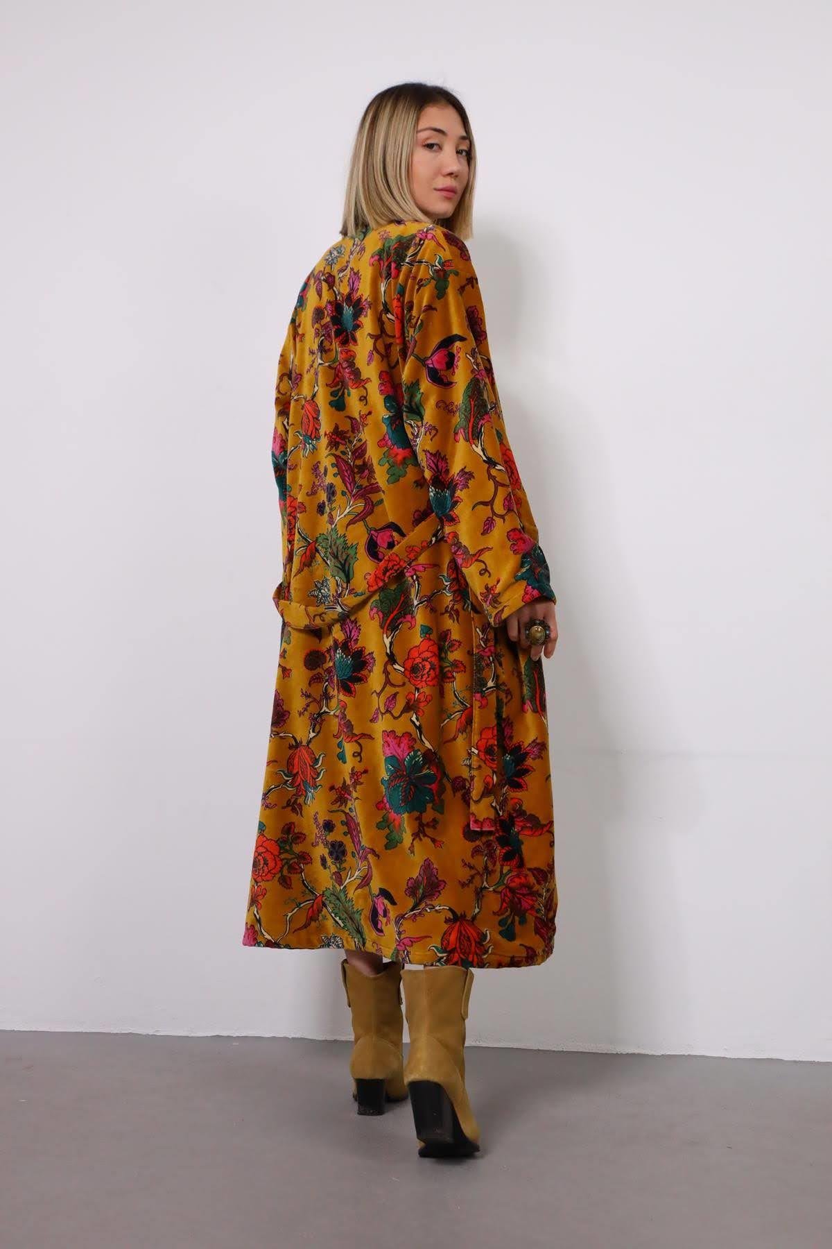 Hardal Rengi Otantik Desenli Kuşaklı Kadife Kaftan - Şaman Butik Hardal Rengi Otantik Desenli Kuşaklı Kadife Kaftan