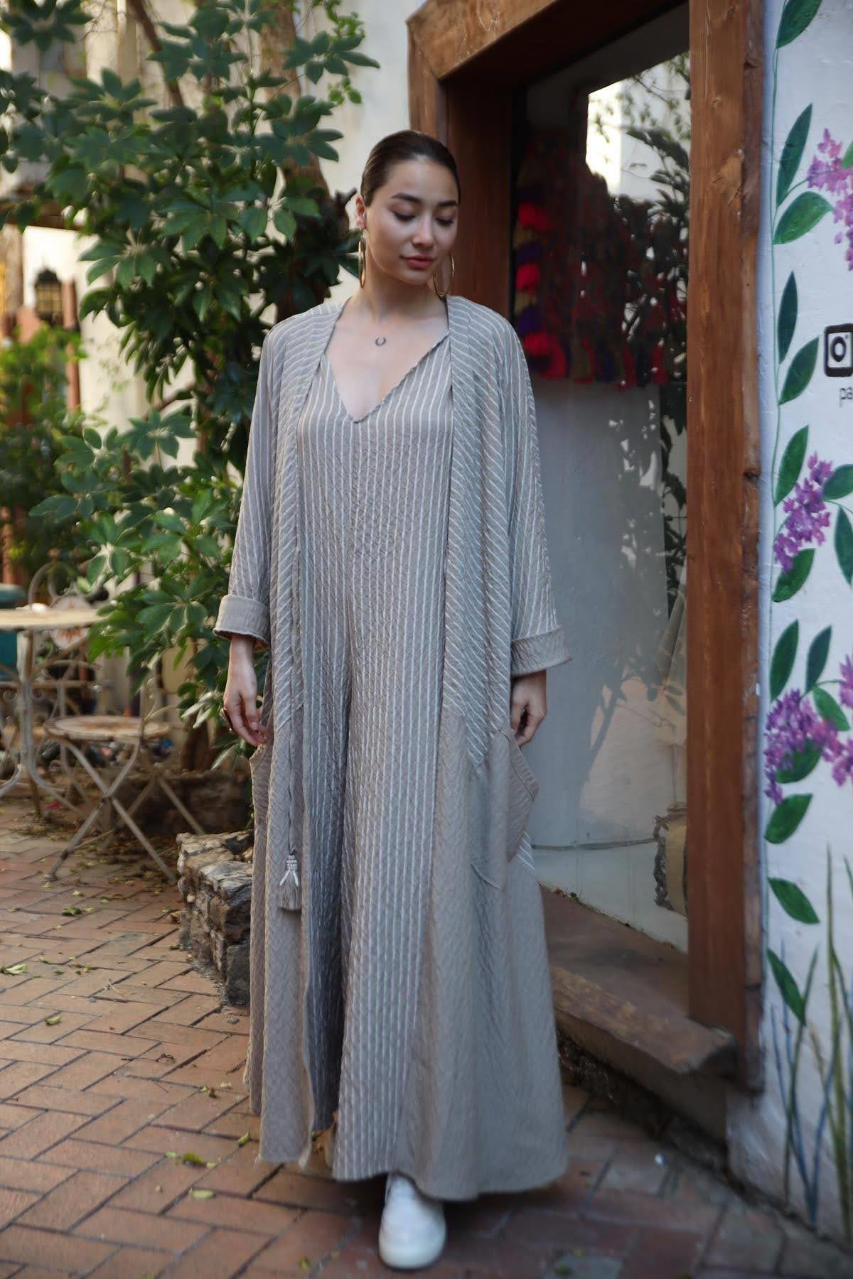 Bej Çizgili Püskül Detaylı Gofre Kaftan - Şaman Butik Bej Çizgili Püskül Detaylı Gofre Kaftan