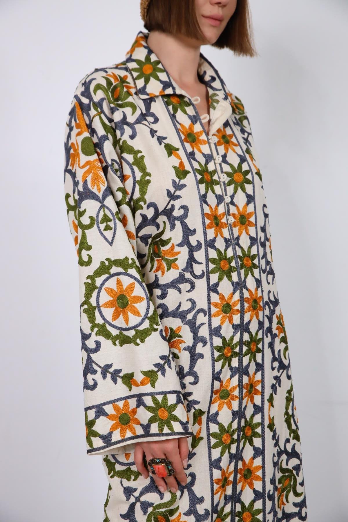 Ekru Gömlek Yaka Düğmeli Suzani Elbise - Şaman Butik Ekru Gömlek Yaka Düğmeli Suzani Elbise