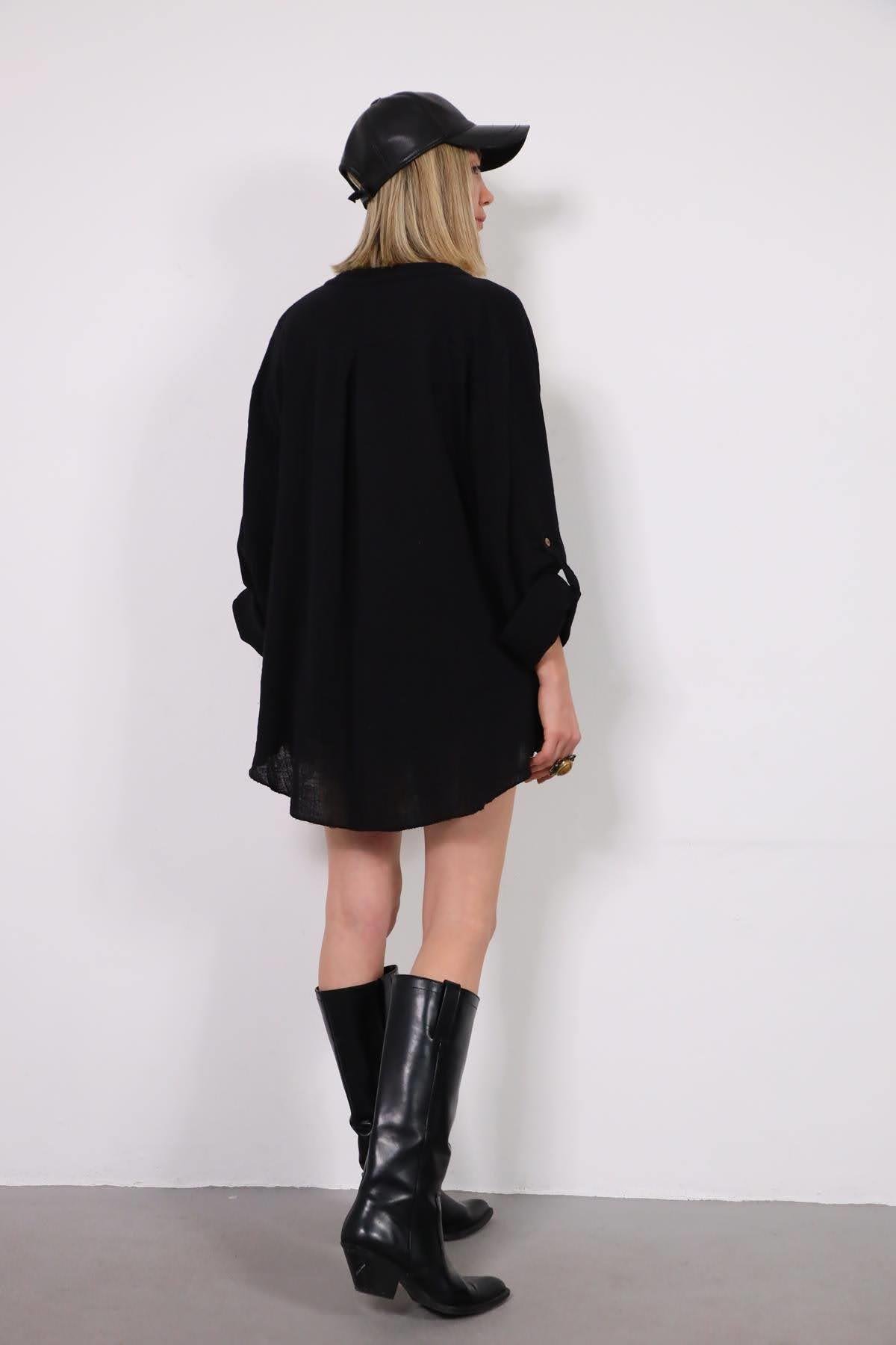  Siyah Hakim Yaka Üç Düğmeli Müslin Gömlek