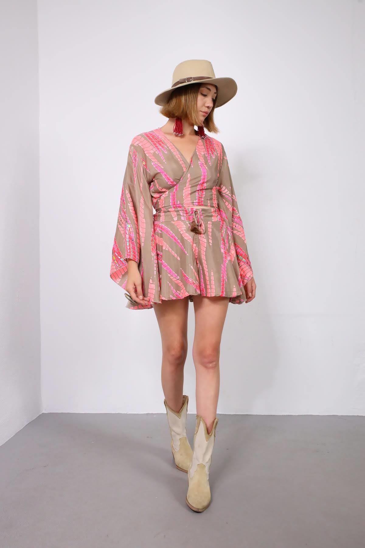 Vizon Rengi Desenli İpek Şort Etek - Şaman Butik Vizon Rengi Desenli İpek Şort Etek