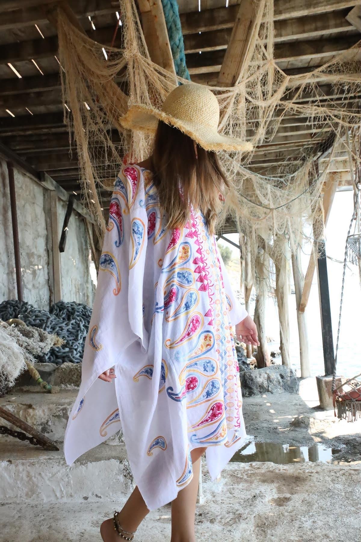 Beyaz Nakışlı Yarasa Kol Pareo - Şaman Butik Beyaz Nakışlı Yarasa Kol Pareo