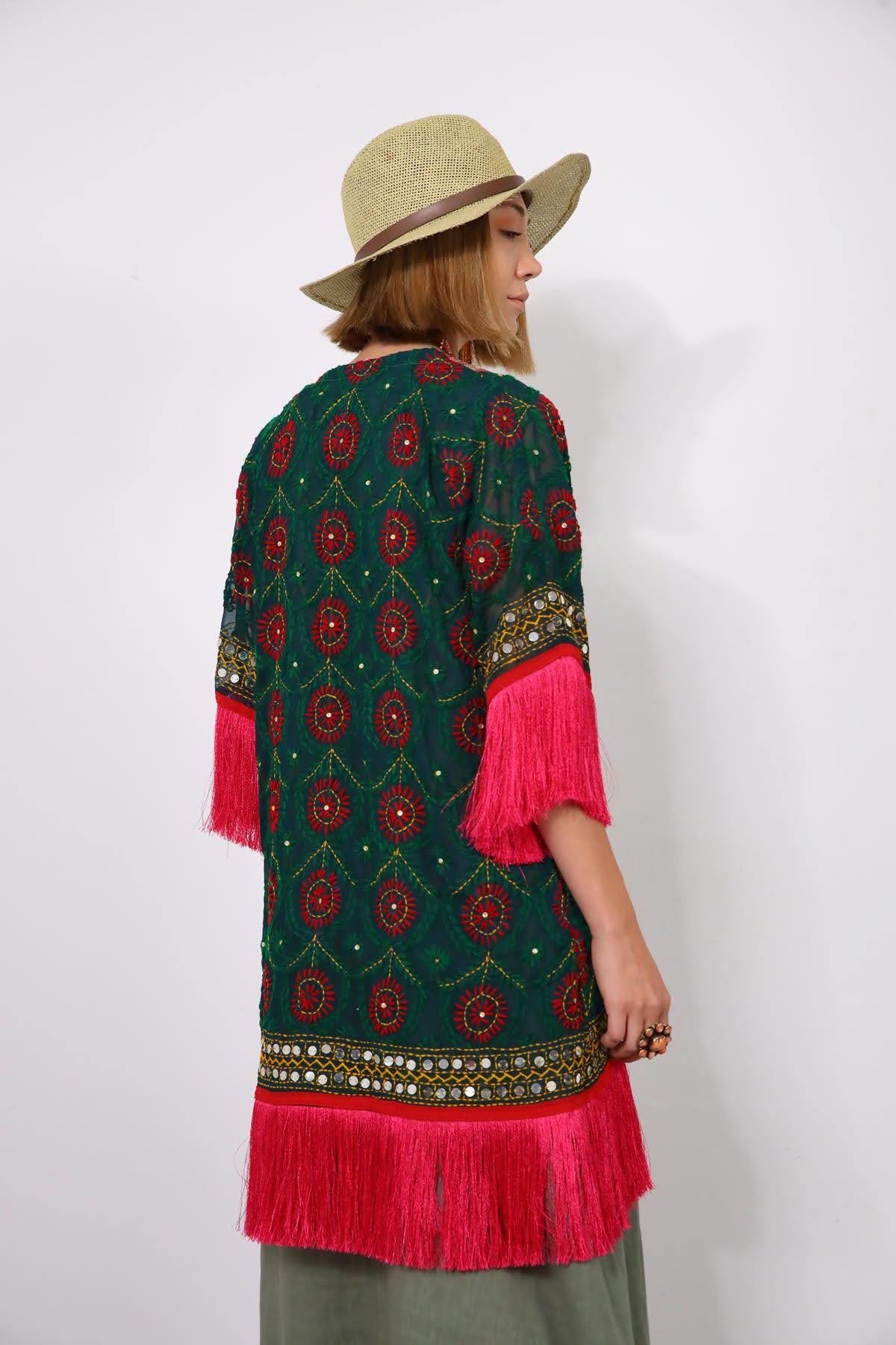 Zümrüt Yeşili İşlemeli Püsküllü Kaftan - Şaman Butik Zümrüt Yeşili İşlemeli Püsküllü Kaftan