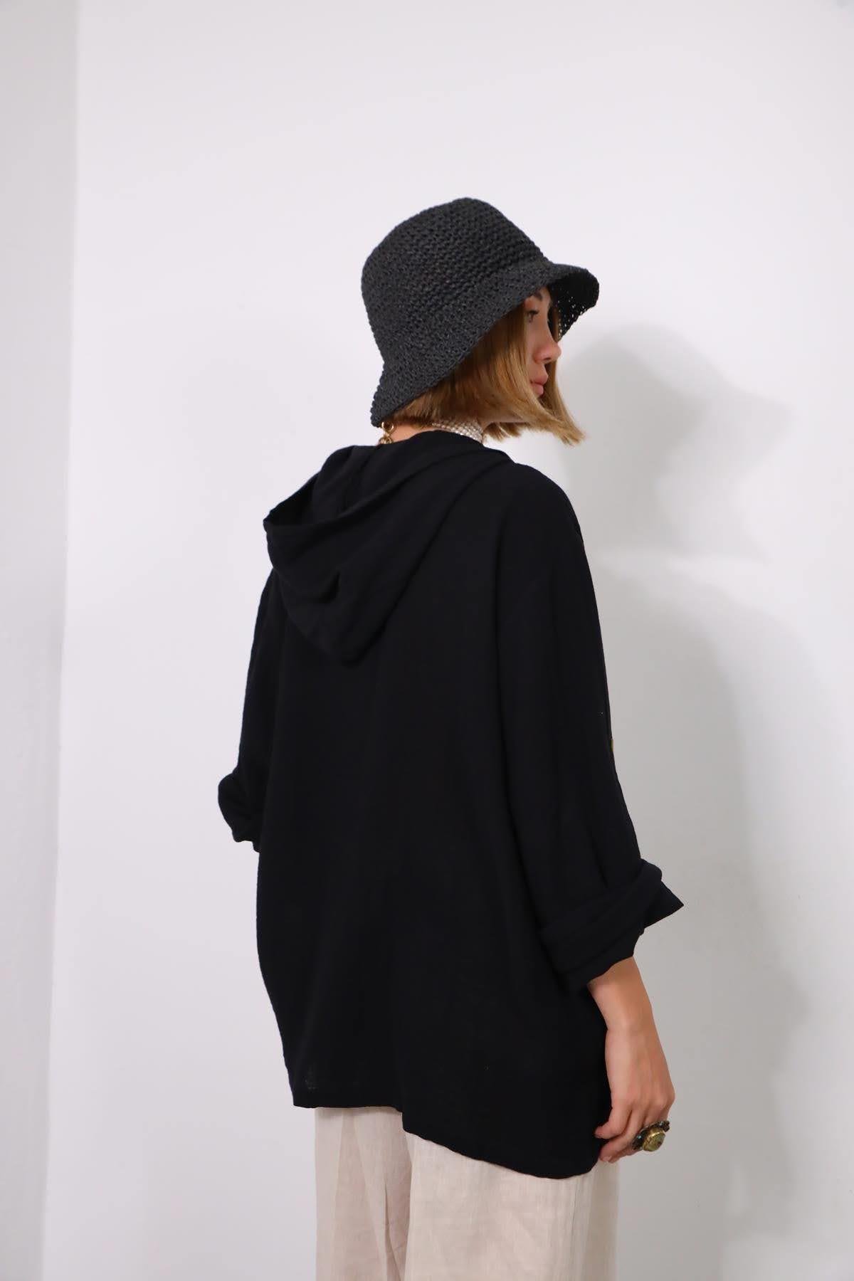  Siyah Kapüşonlu Müslin Gömlek