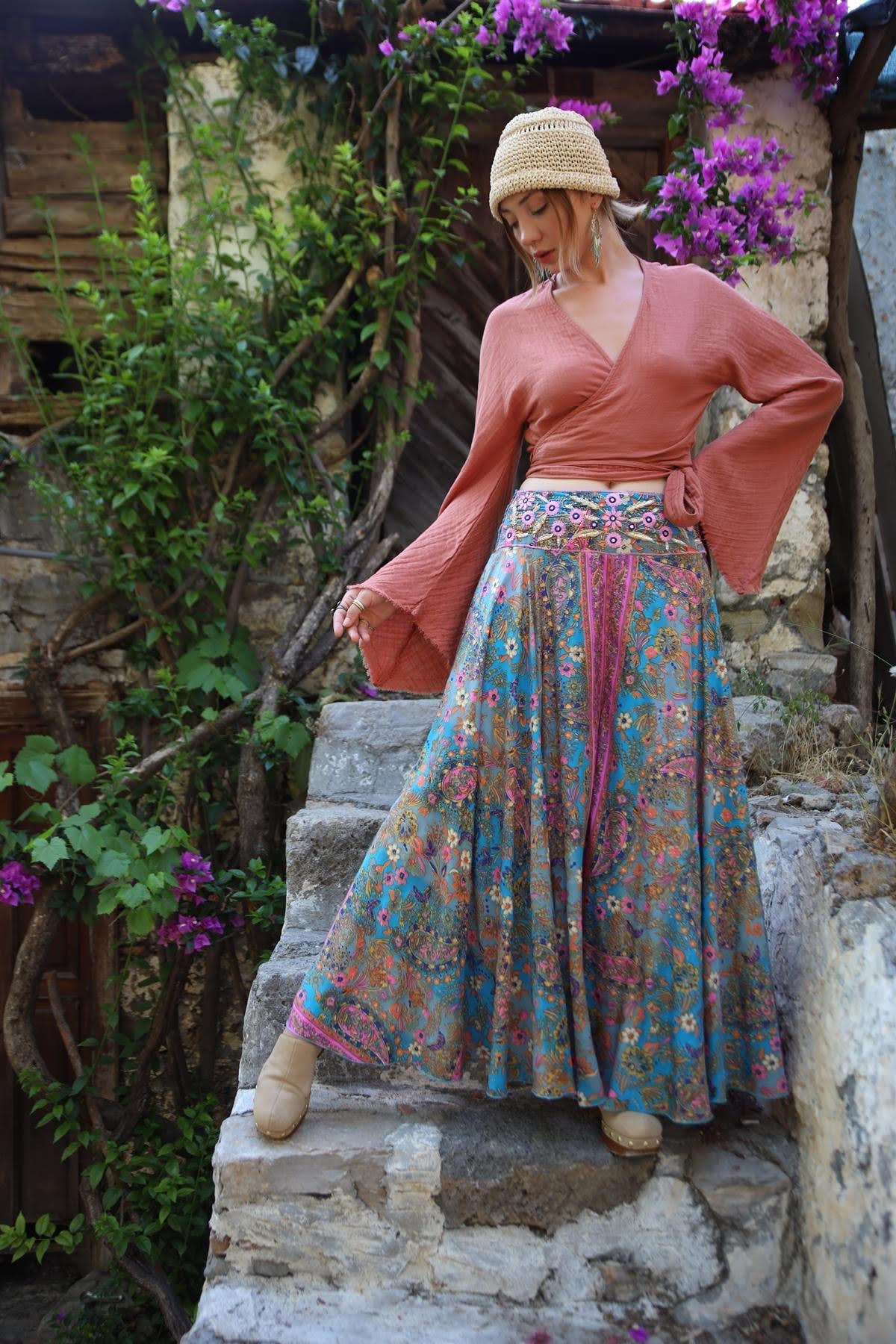 Pembe Beli Gipeli Nakışlı İpek Pantolon Etek - Şaman Butik Pembe Beli Gipeli Nakışlı İpek Pantolon Etek