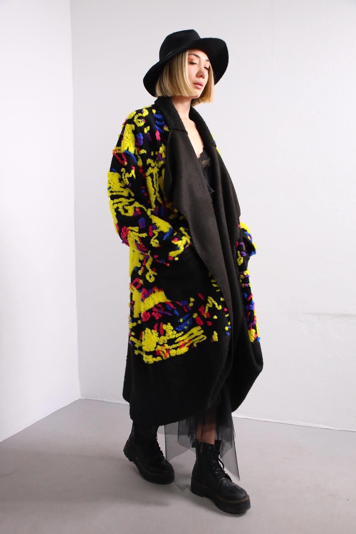  Siyah Desenli Keçe Kaban