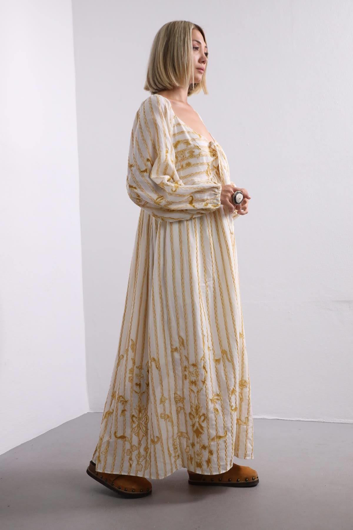  Krem Rengi Madonna Yaka Çiçek İşlemeli Elbise