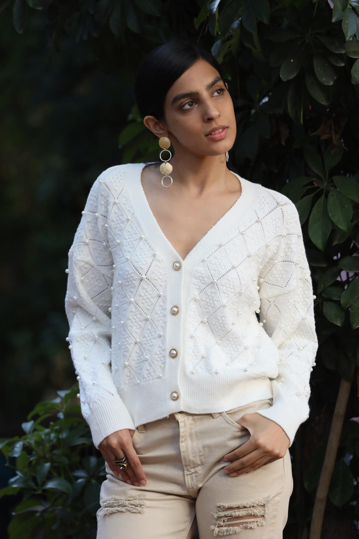 Ekru Baklava Desenli İnci Düğmeli İşlemeli Hırka