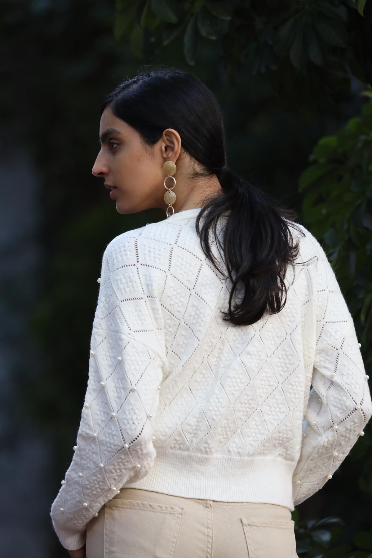 Ekru Baklava Desenli İnci Düğmeli İşlemeli Hırka