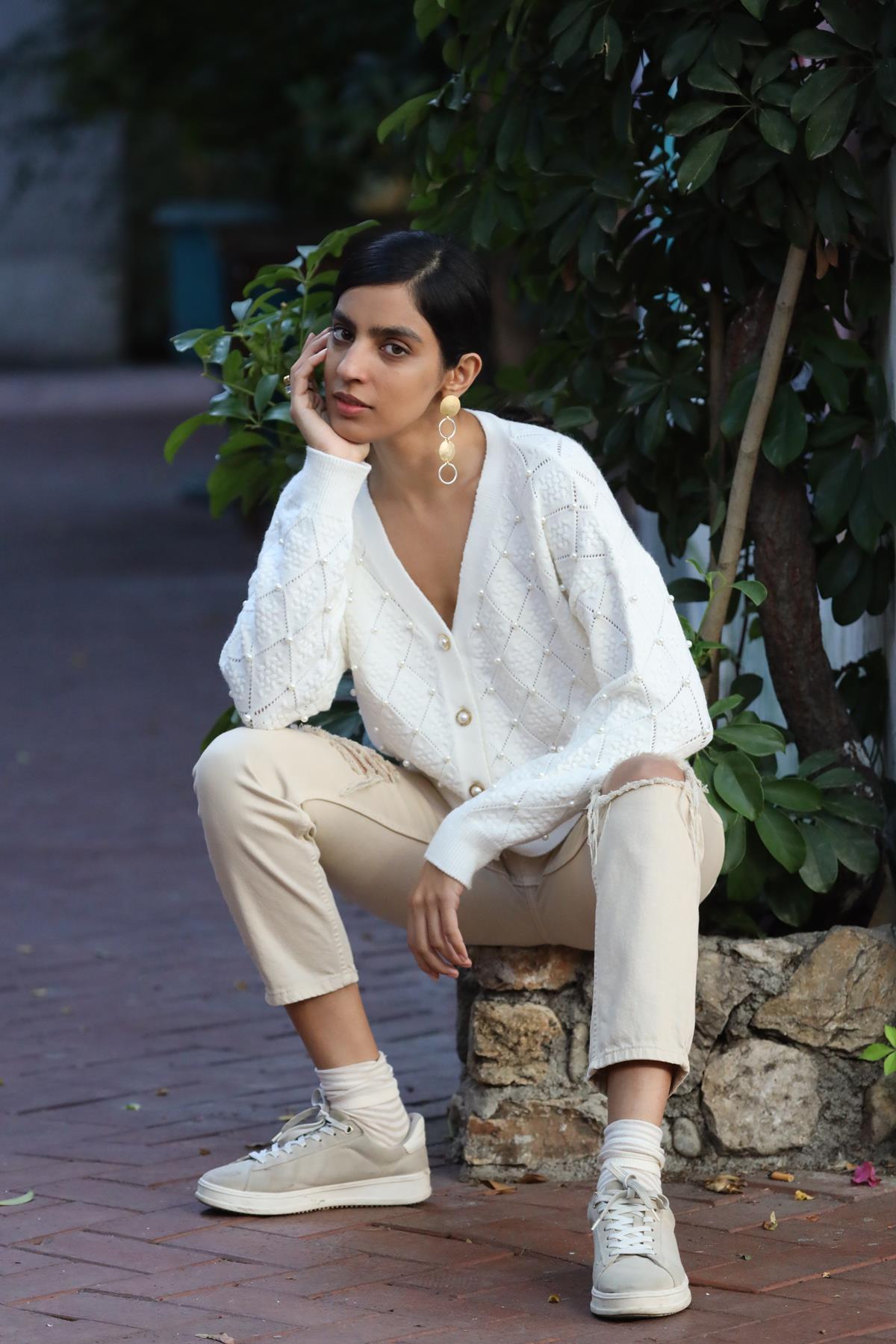 Ekru Baklava Desenli İnci Düğmeli İşlemeli Hırka