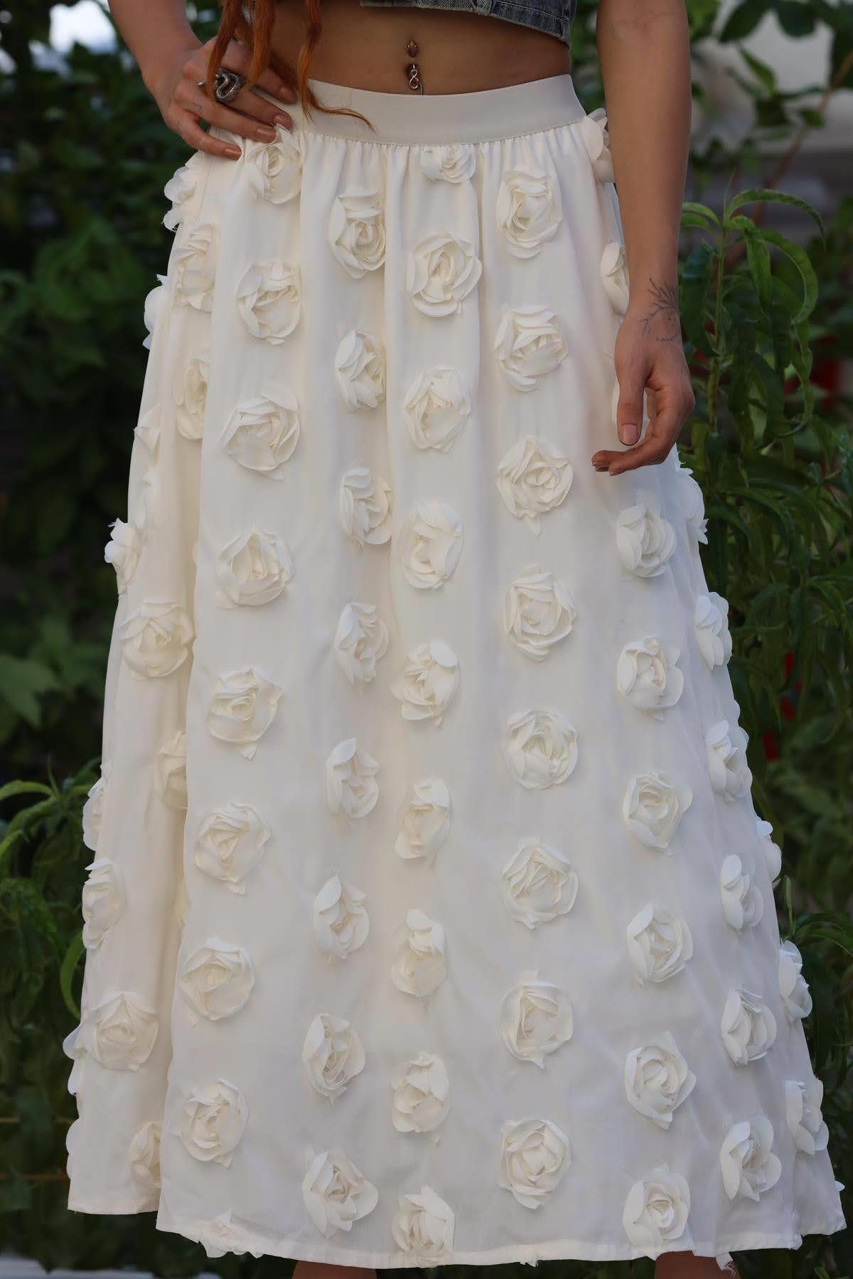 Ekru Beli Lastikli Gül Detaylı Etek