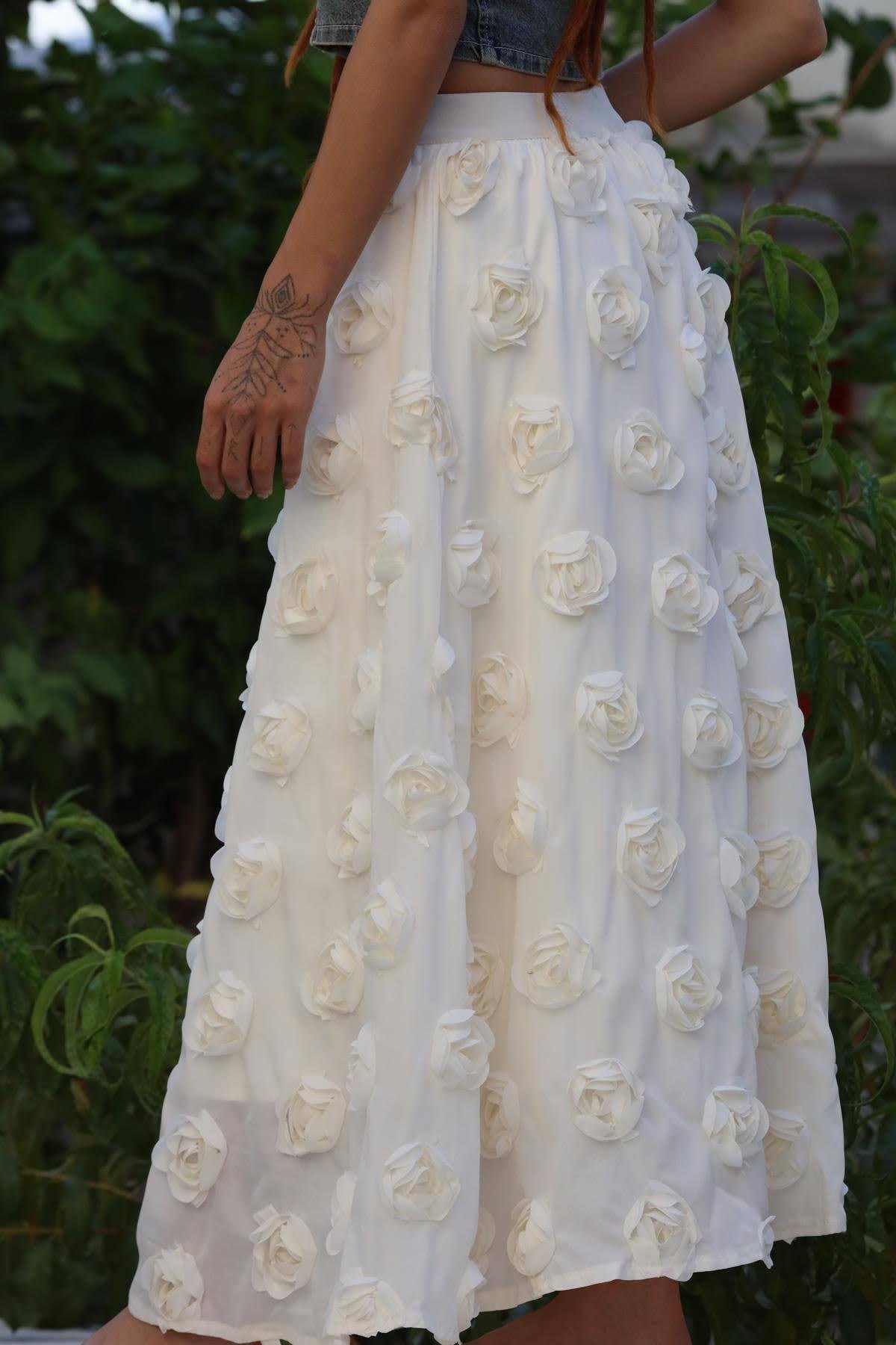 Ekru Beli Lastikli Gül Detaylı Etek