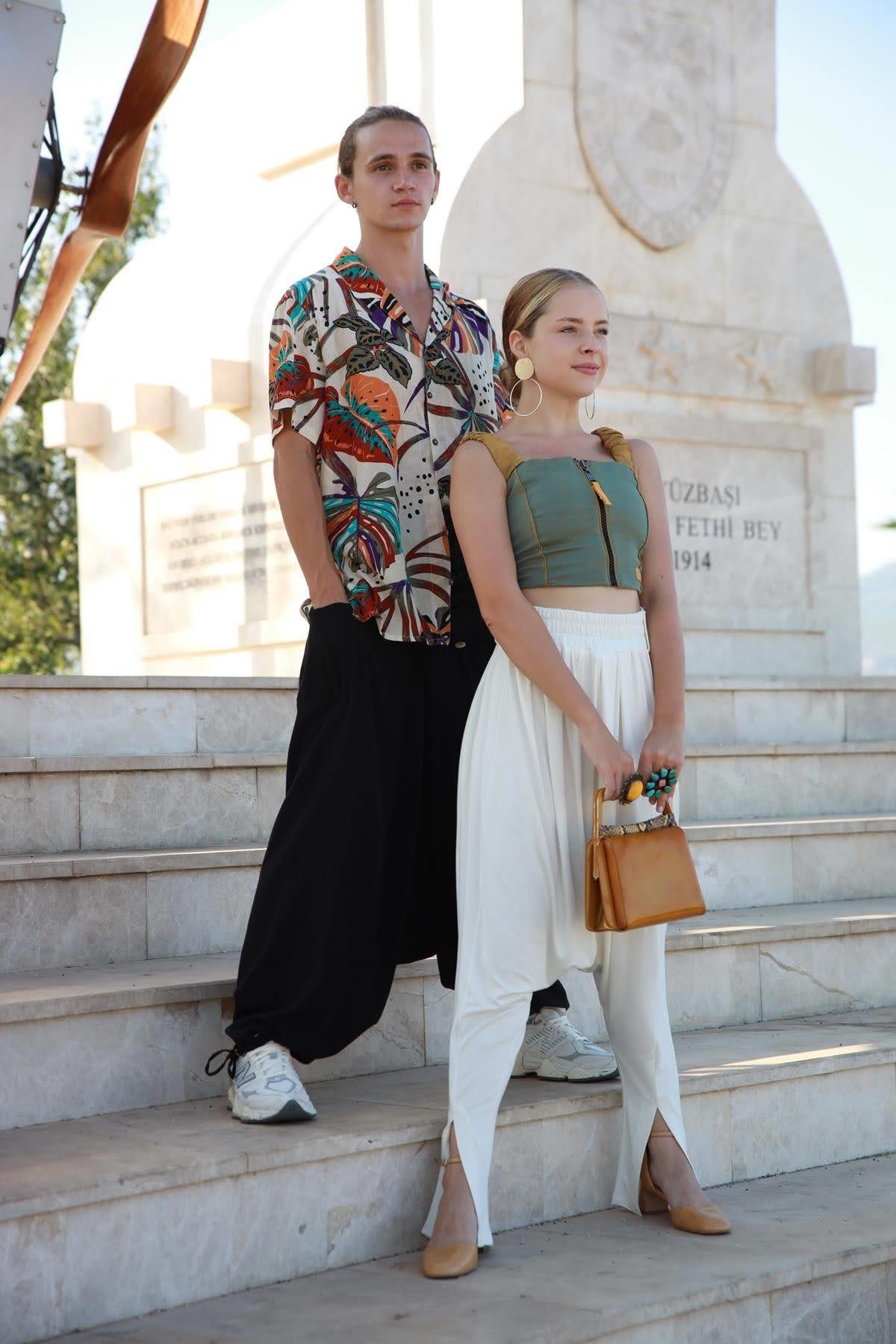 Ekru Beli Pileli Paçası Yırtmaçlı Şalvar