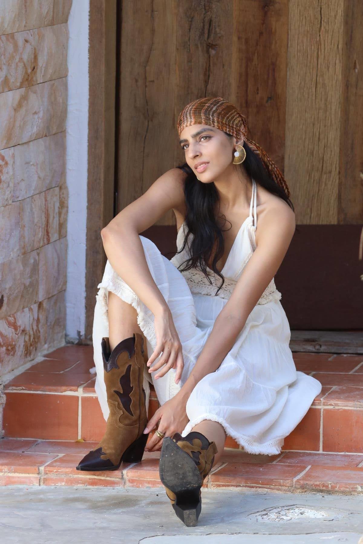 Ekru Boyundan Askılı Güpür Detaylı Püsküllü Mini Elbise