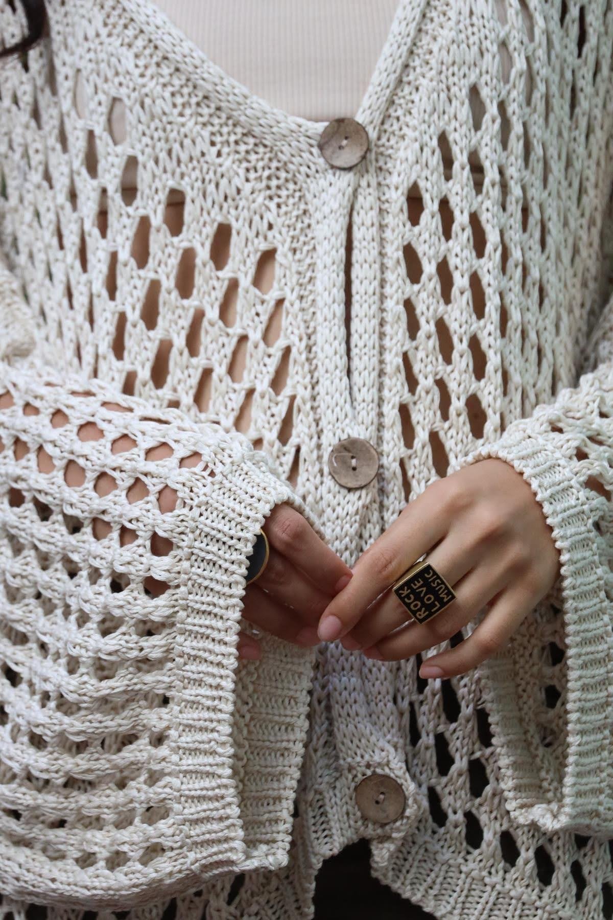 Ekru Düğmeli File Lase Hırka