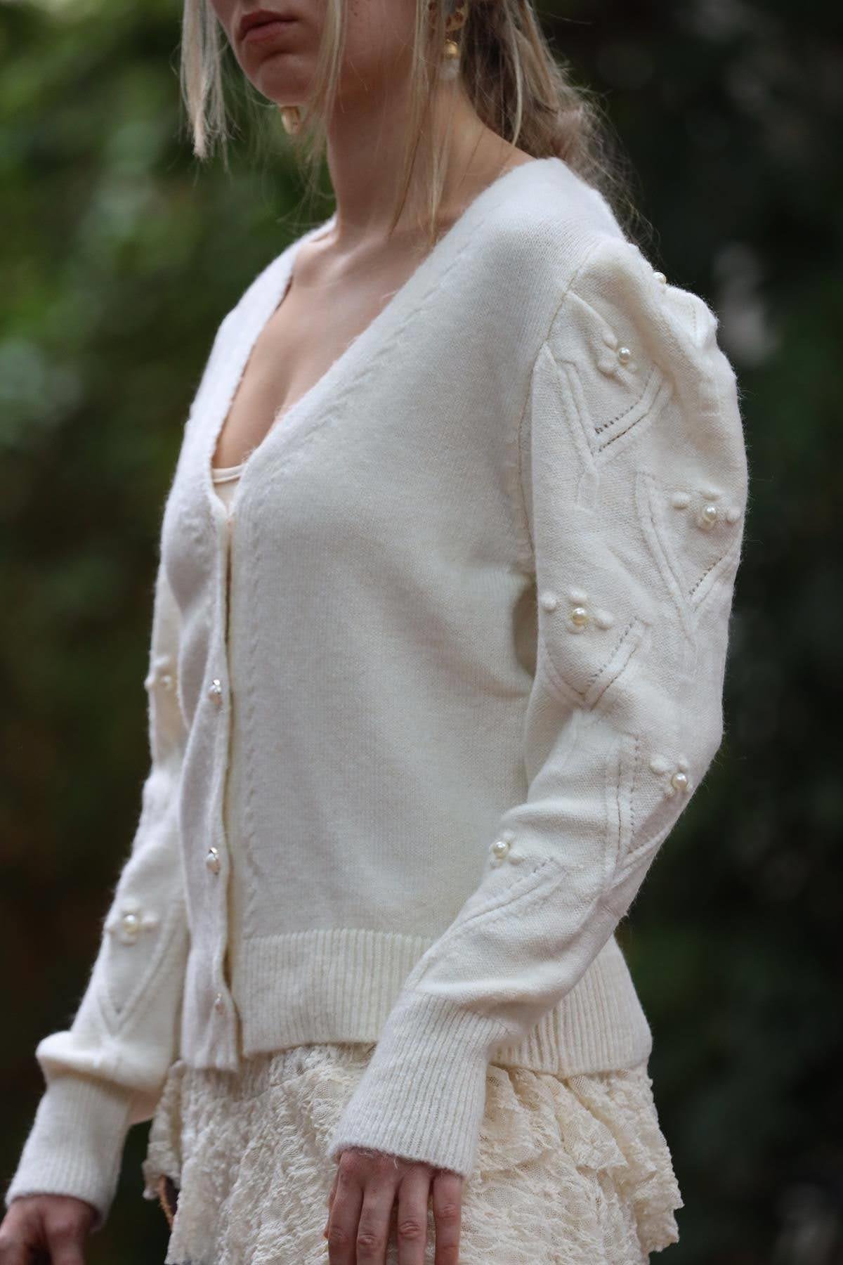 Ekru Kolları Pileli İnci Detaylı Triko Hırka