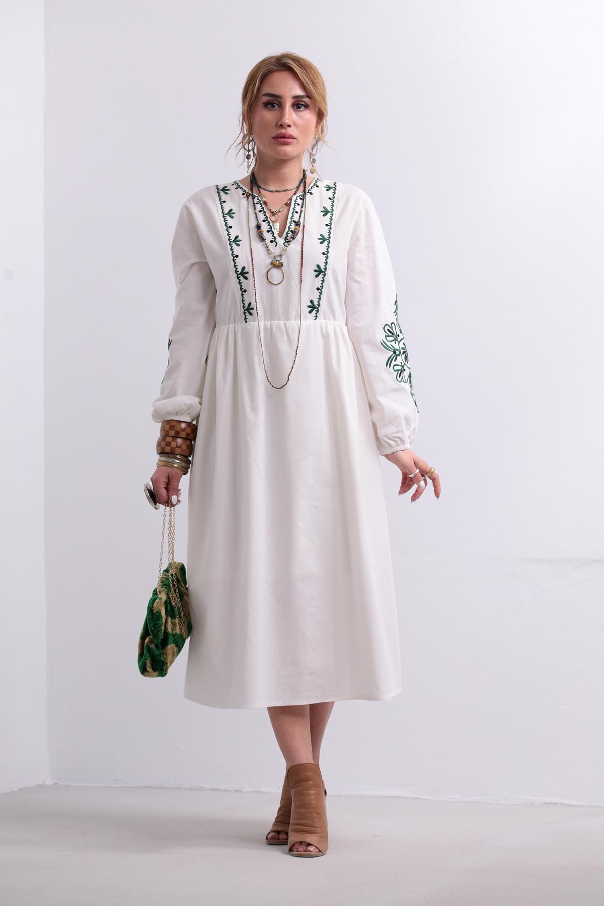 Beyaz Kesik Yaka İşlemeli Bohem Elbise - Şaman Butik Beyaz Kesik Yaka İşlemeli Bohem Elbise
