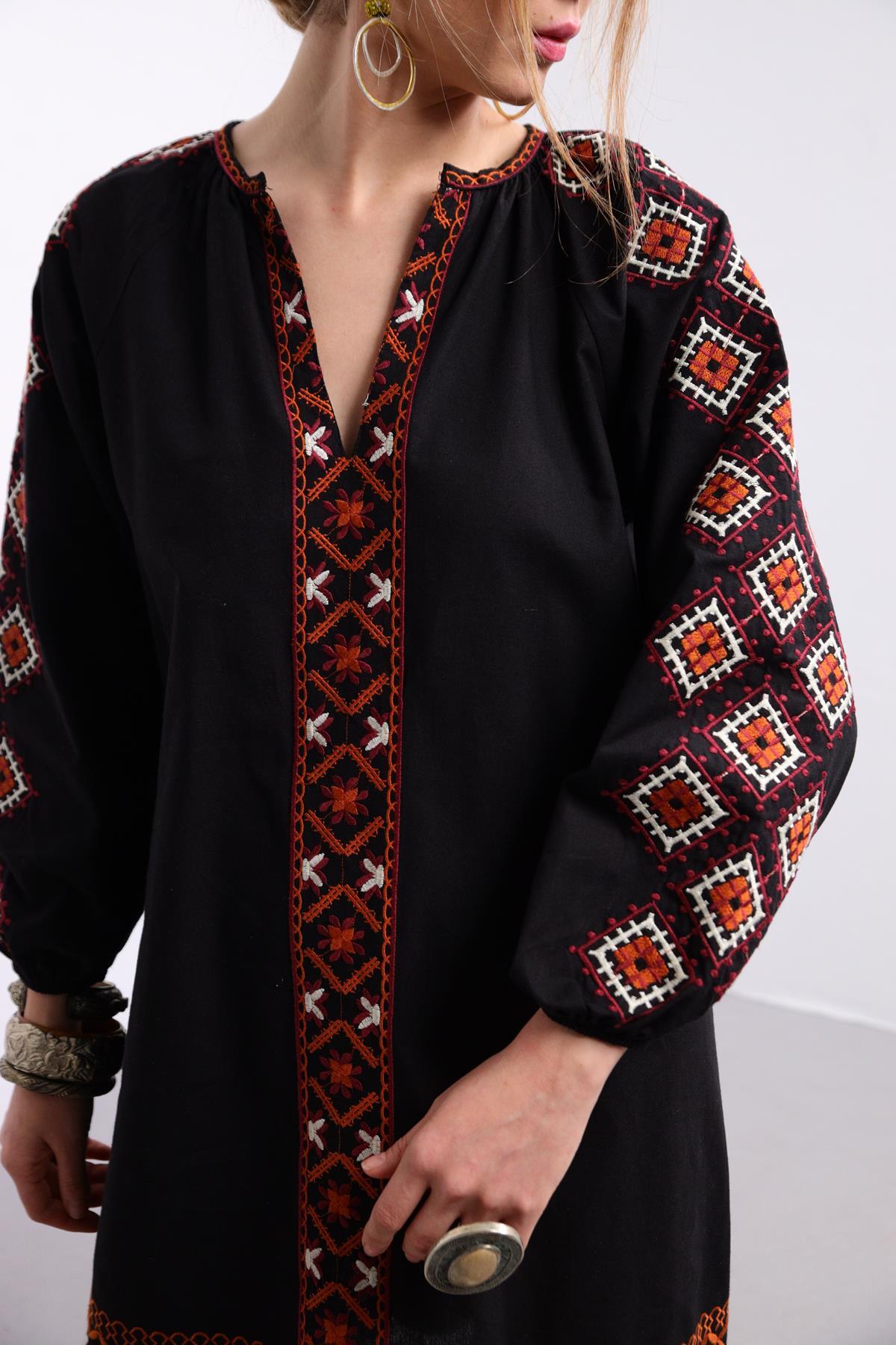 Siyah Etnik Desenli Elbise - Şaman Butik - Bohem Giyim ve Aksesuar | Kadın & Erkek Siyah Etnik Desenli Elbise